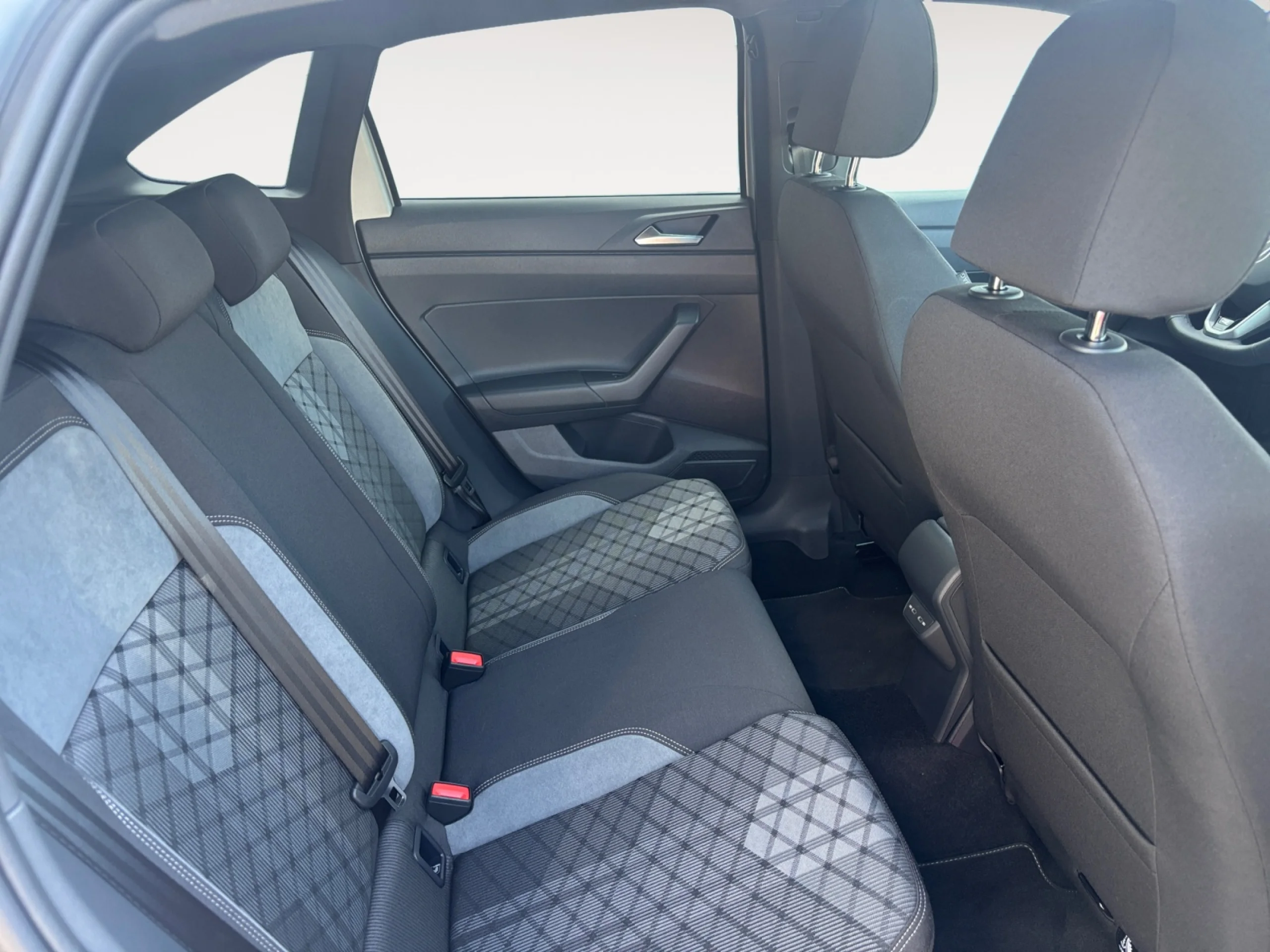 VOLKSWAGEN TAIGO R LINE 1.0 TSI 85KW (116CV) - Foto 6