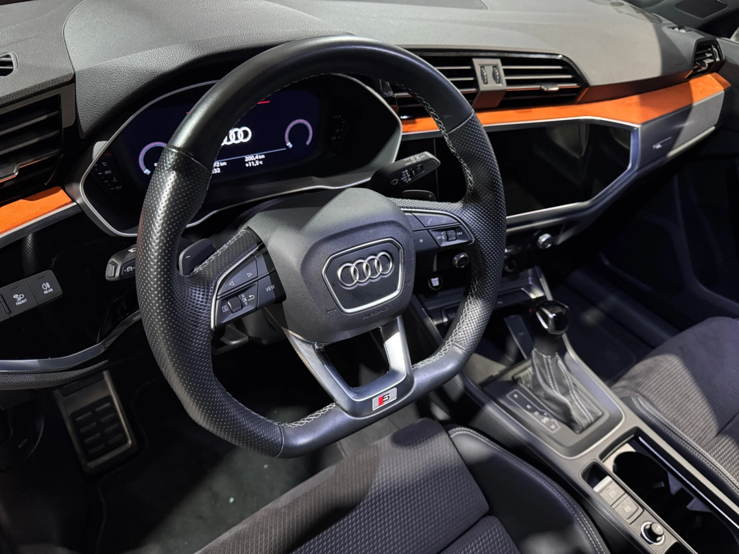 AUDI Q3 SPORTBACK BLACK LINE 35 TDI 110KW (150CV) S TRONIC - Foto 9