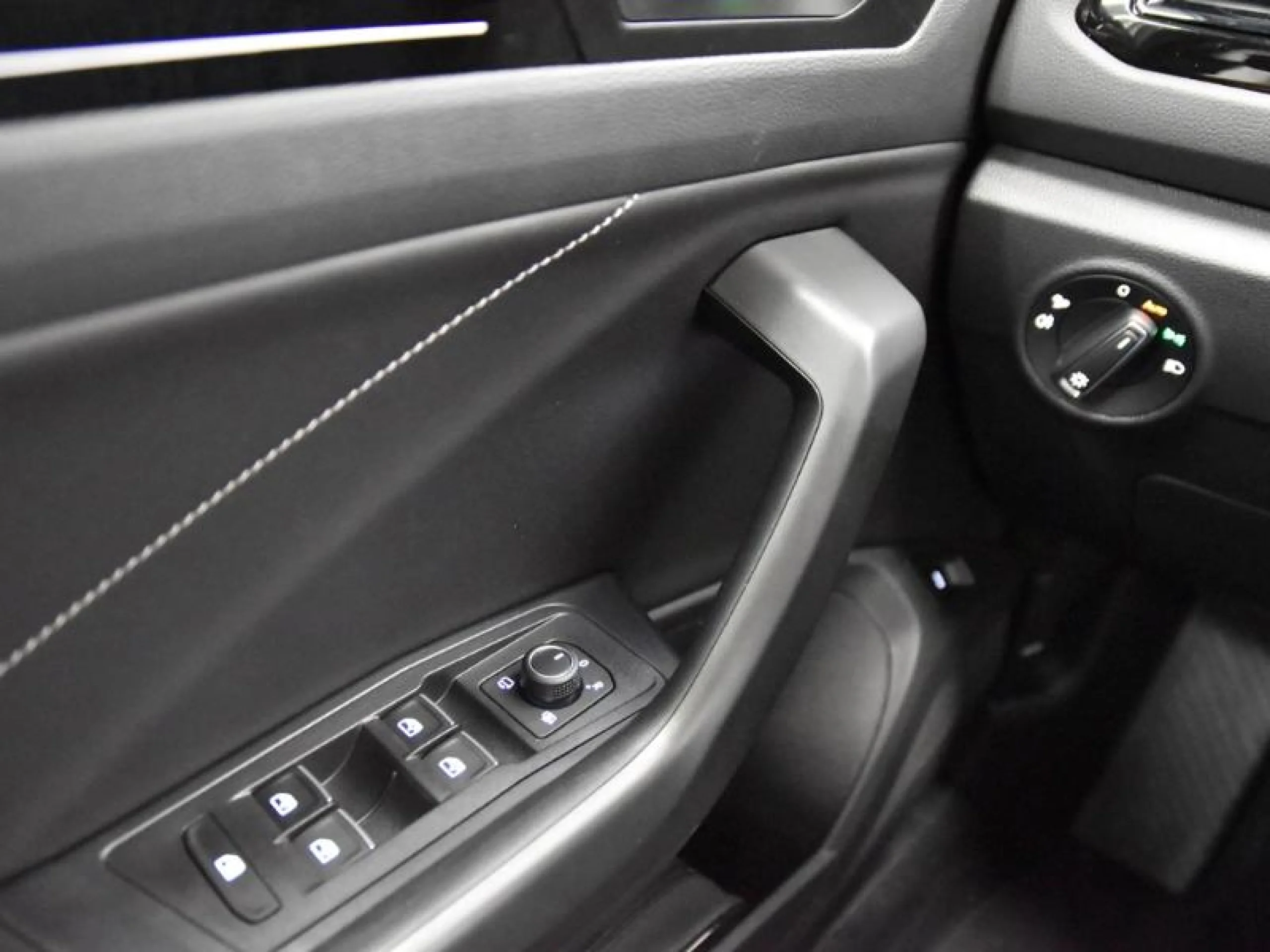 VOLKSWAGEN T ROC T ROC DARK LINE 1.5 TSI 110 KW (150 CV)  AUTOMÁTICO DSG 7 VEL. - Foto 16