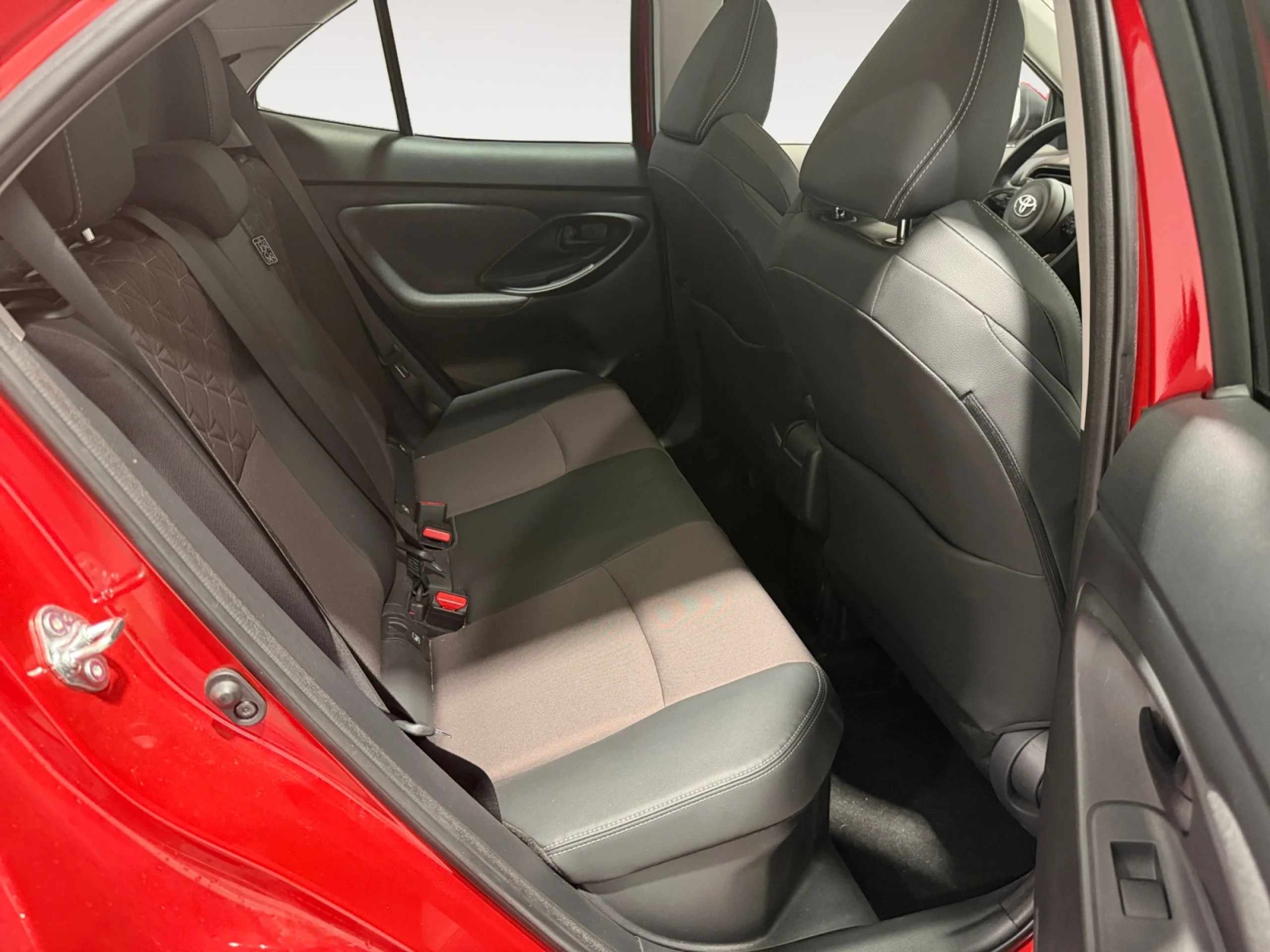 TOYOTA Yaris 1.5 120H STYLE - Foto 6
