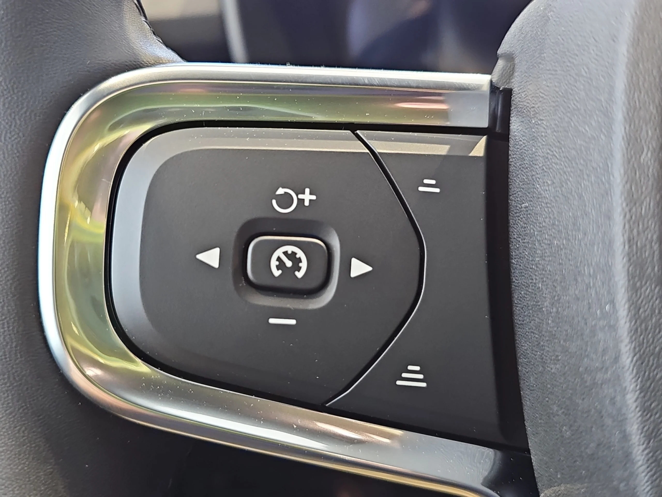 VOLVO XC40 2.0 B3 G BLACK EDITION PLUS AUTO - Foto 12