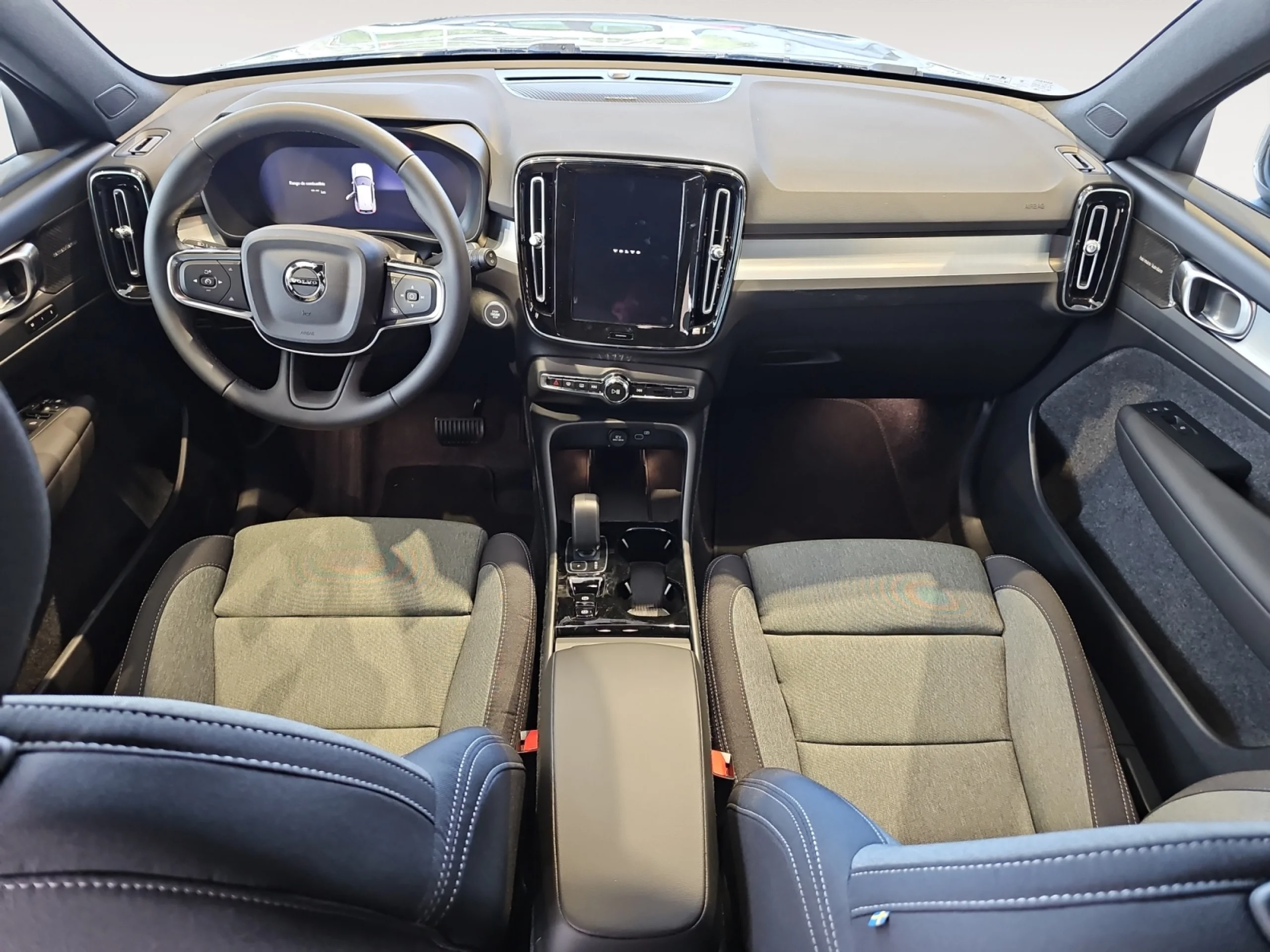 VOLVO XC40 2.0 B3 G BLACK EDITION PLUS AUTO - Foto 4
