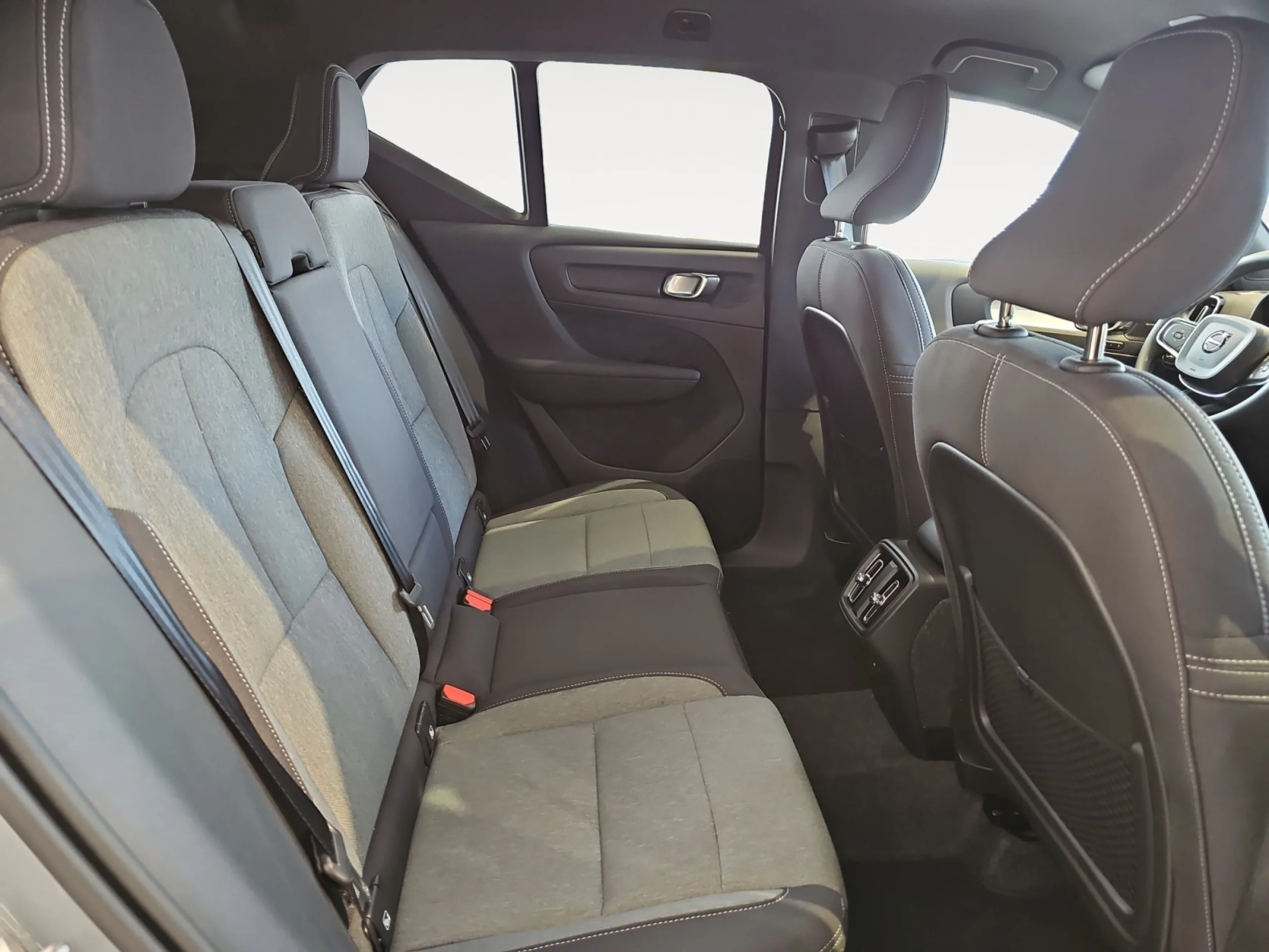 VOLVO XC40 2.0 B3 G BLACK EDITION PLUS AUTO - Foto 6