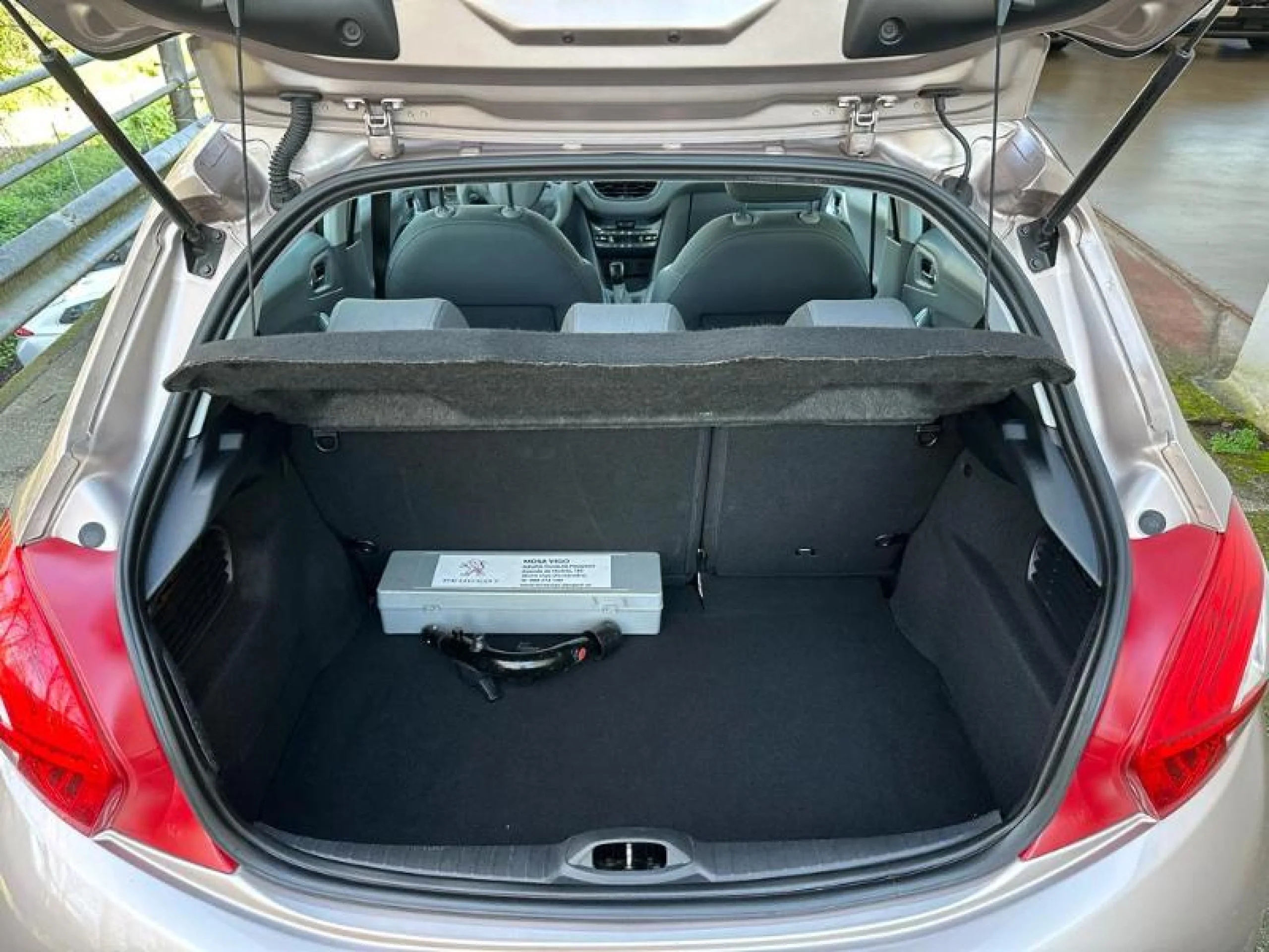 PEUGEOT 208 5P ALLURE 1.2 VTI 82 - Foto 12