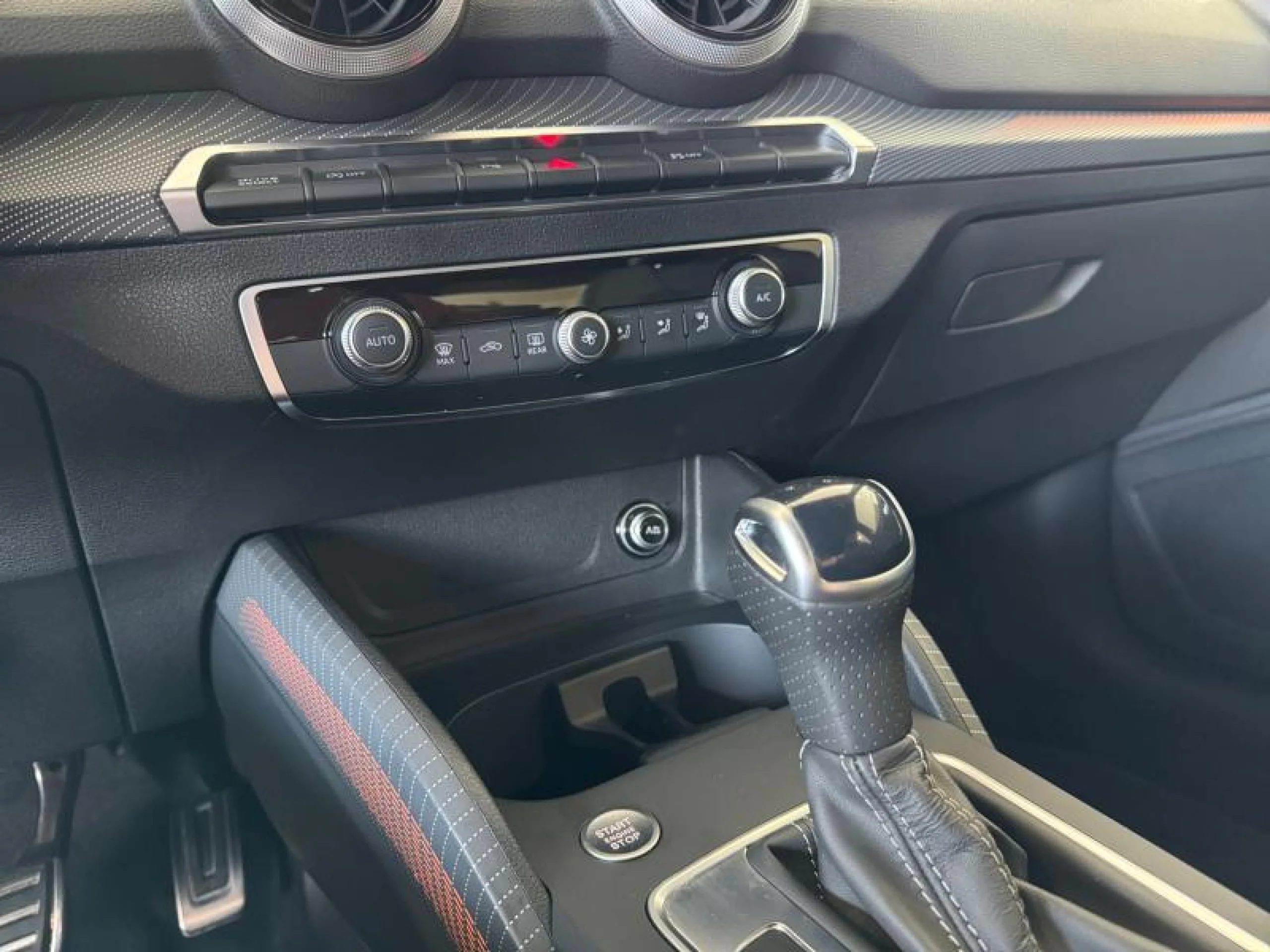 AUDI Q2 ADRENALIN 35 TFSI 110KW (150CV) S TRONIC - Foto 14