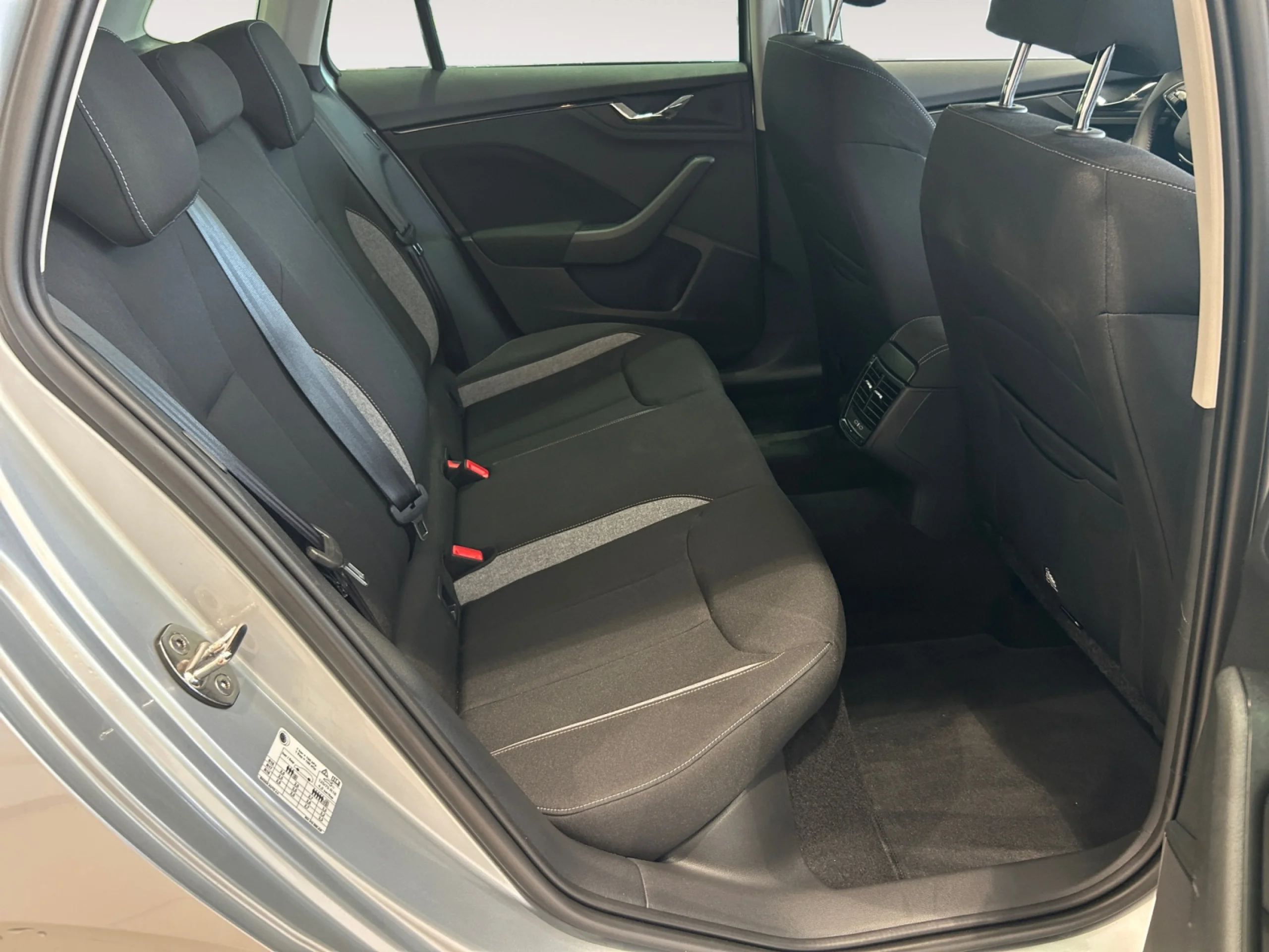 SKODA KAMIQ 1.0 TSI 85KW (115CV) SELECTION - Foto 6