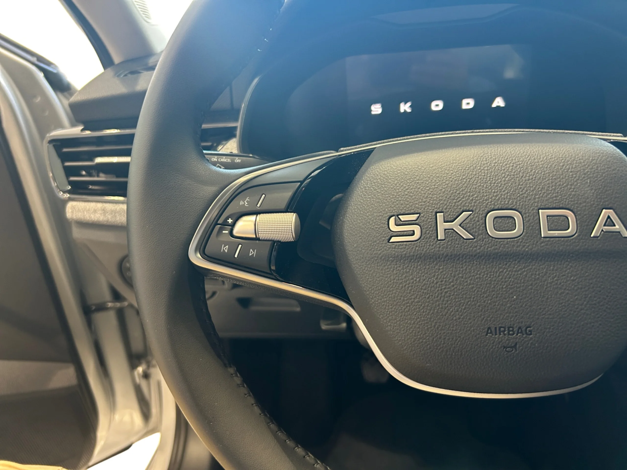 SKODA KAMIQ 1.0 TSI 85KW (115CV) SELECTION - Foto 11