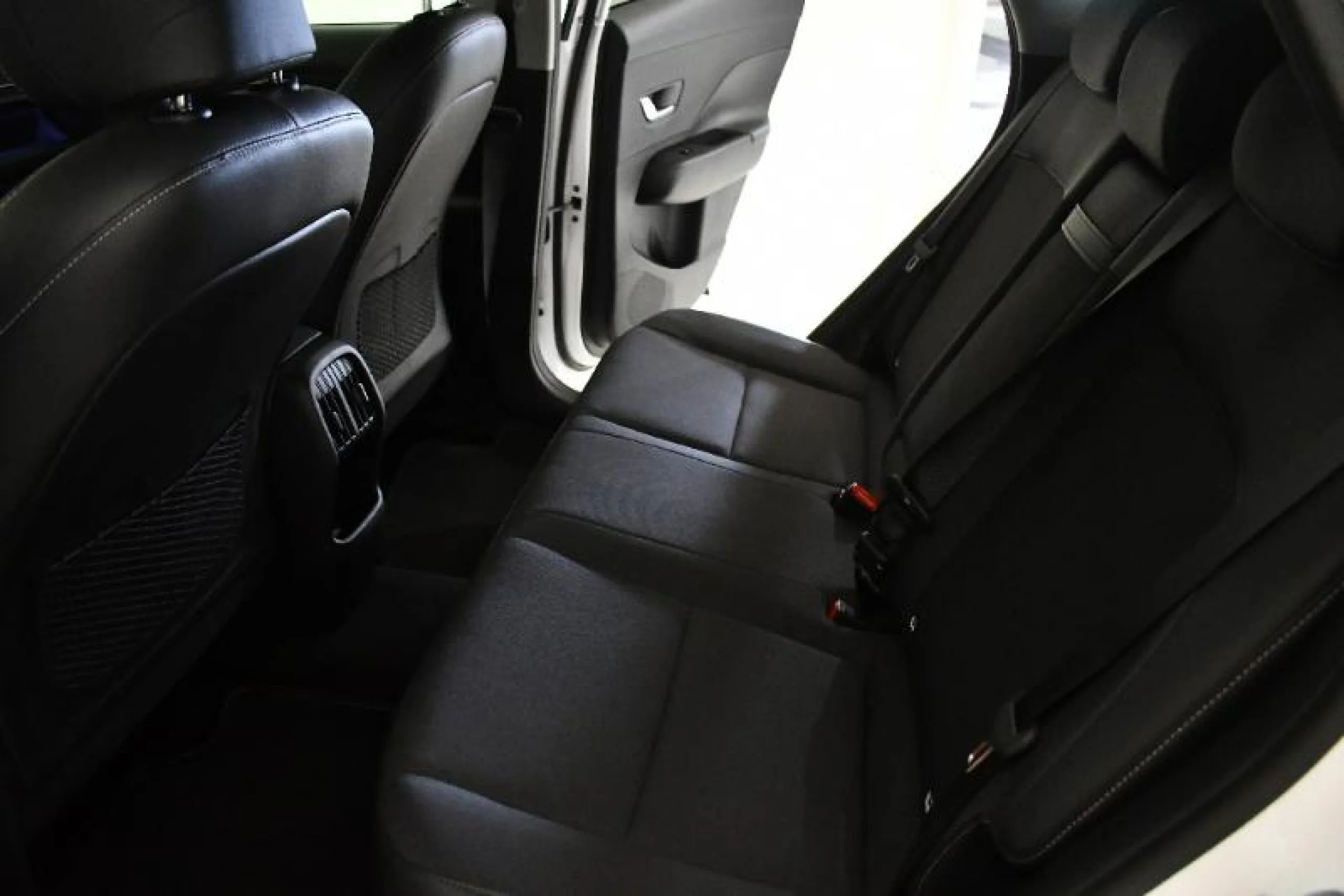 HYUNDAI KONA HEV 1.6GDI 138CV DT TECNO - Foto 8