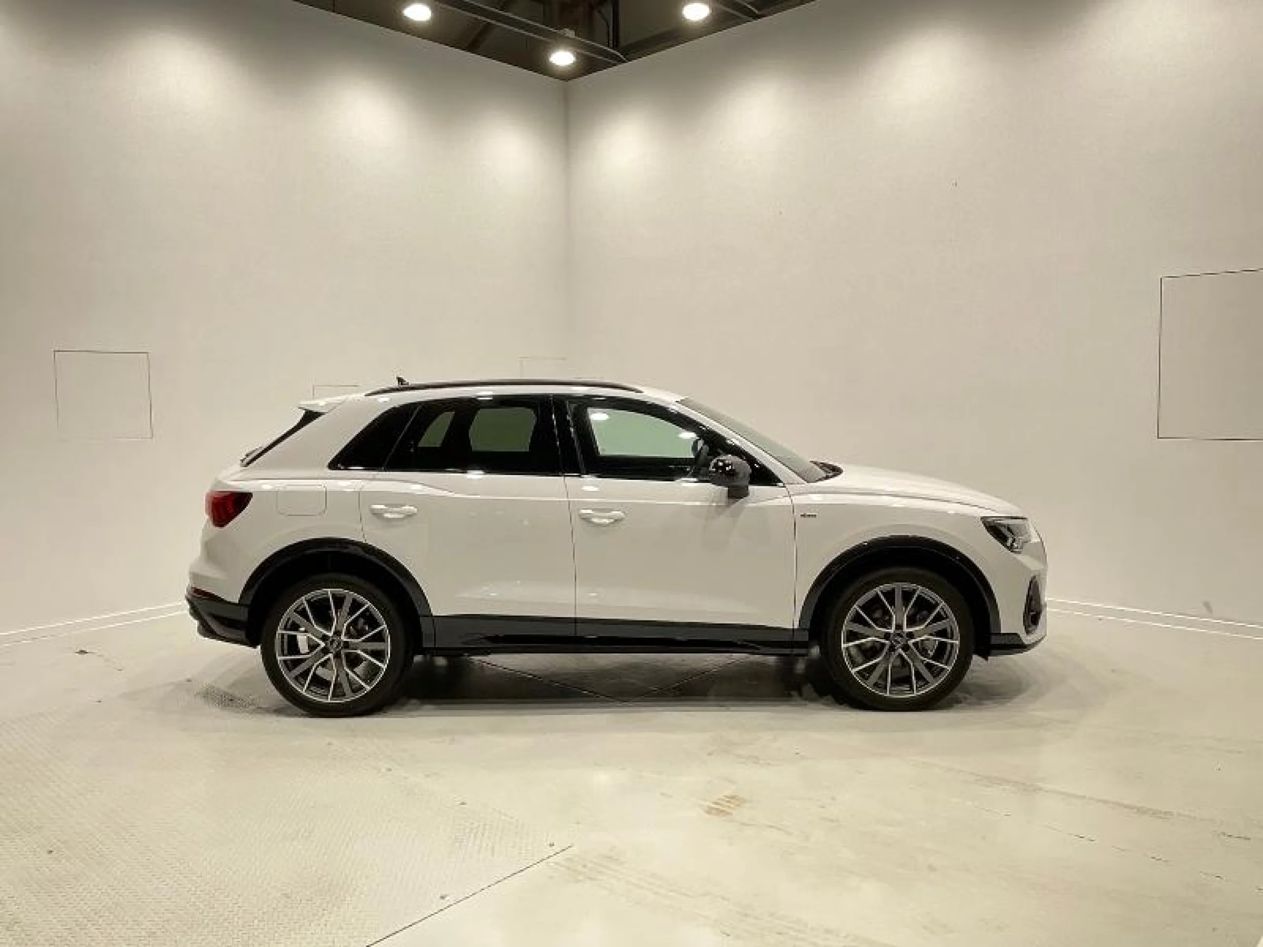 AUDI Q3 45 TFSI E 180KW S TRONIC BLACK LINE - Foto 3