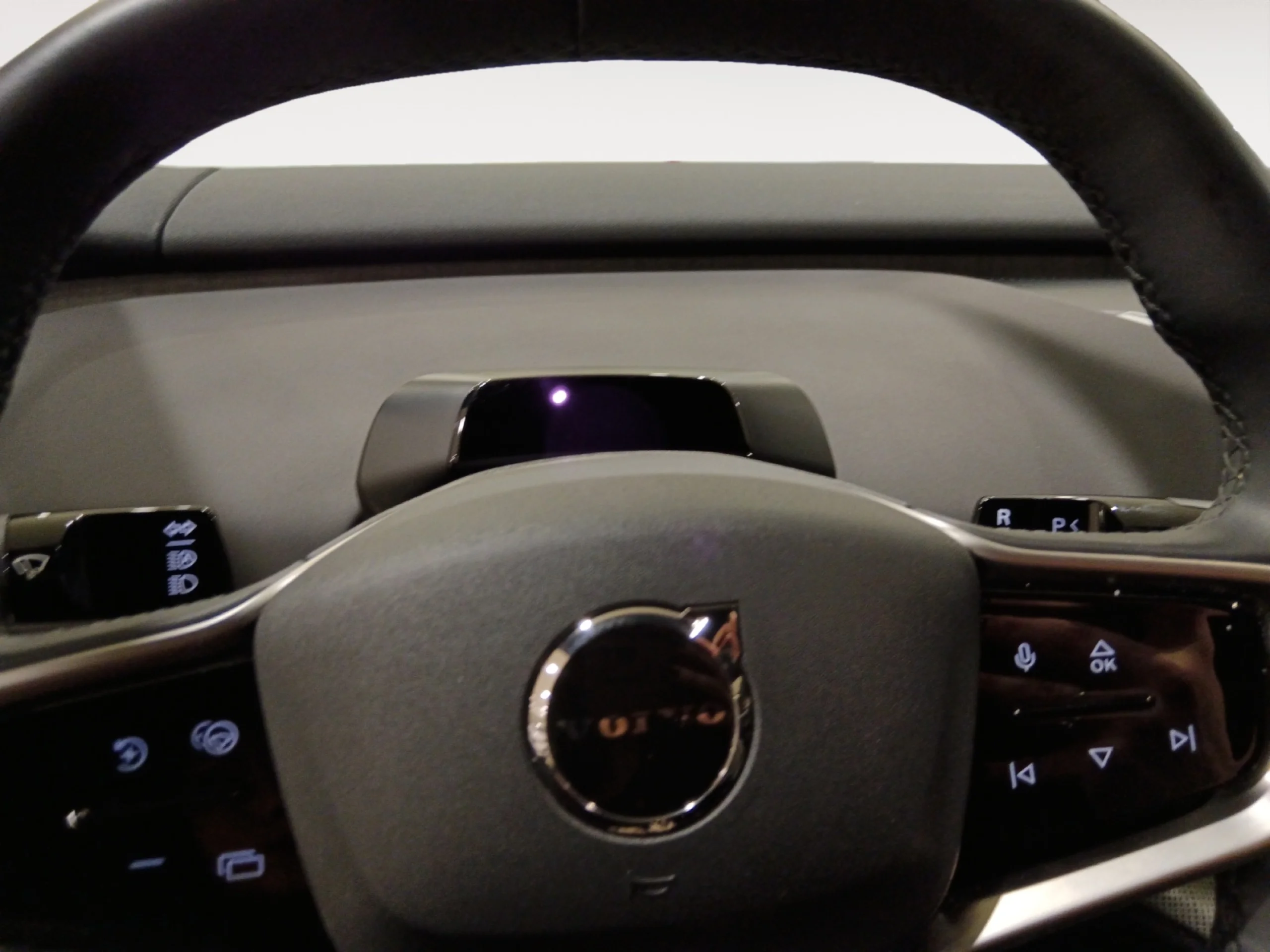 VOLVO EX30 SINGLE MOTOR EXTENDED RANGE PLUS AUTO - Foto 7