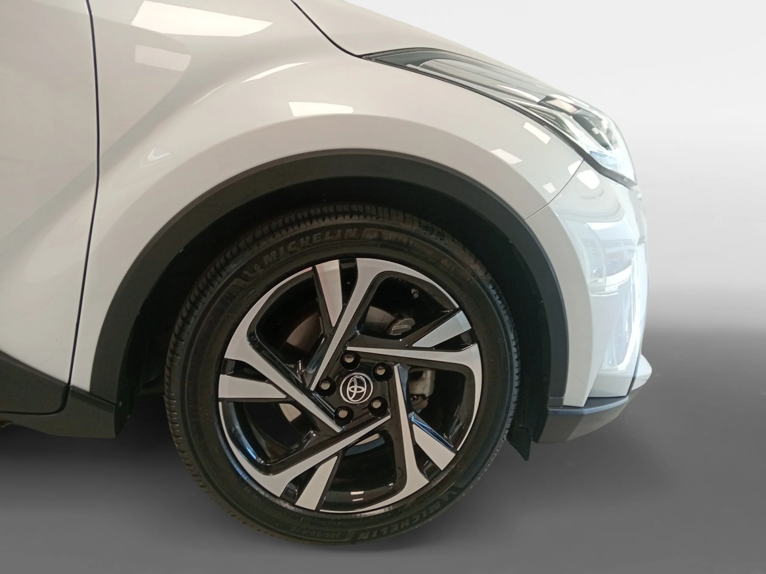 TOYOTA C HR 1.8 125H ADVANCE - Foto 8