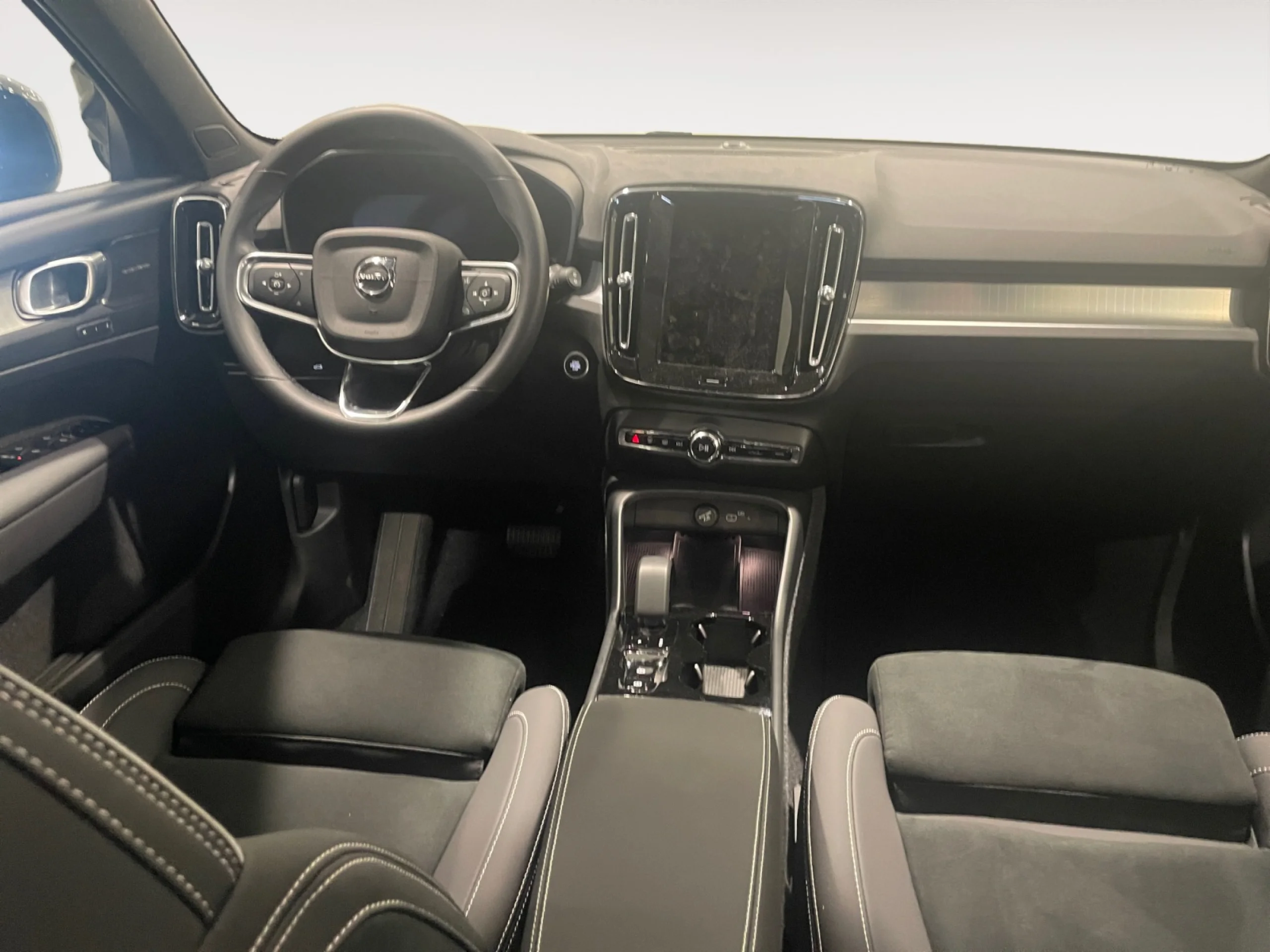 VOLVO XC40 2.0 B3 G PLUS DARK AUTO - Foto 4