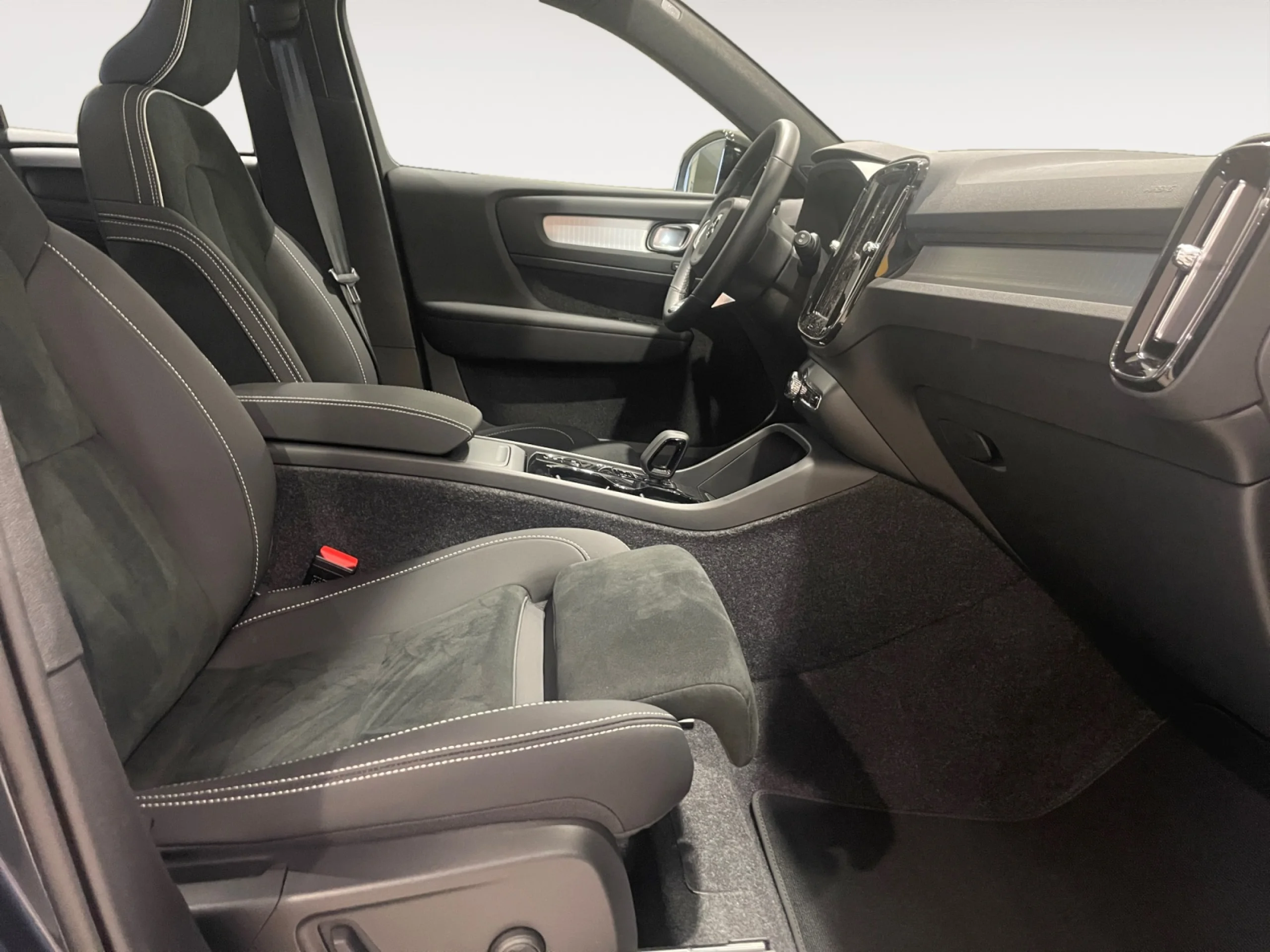 VOLVO XC40 2.0 B3 G PLUS DARK AUTO - Foto 5