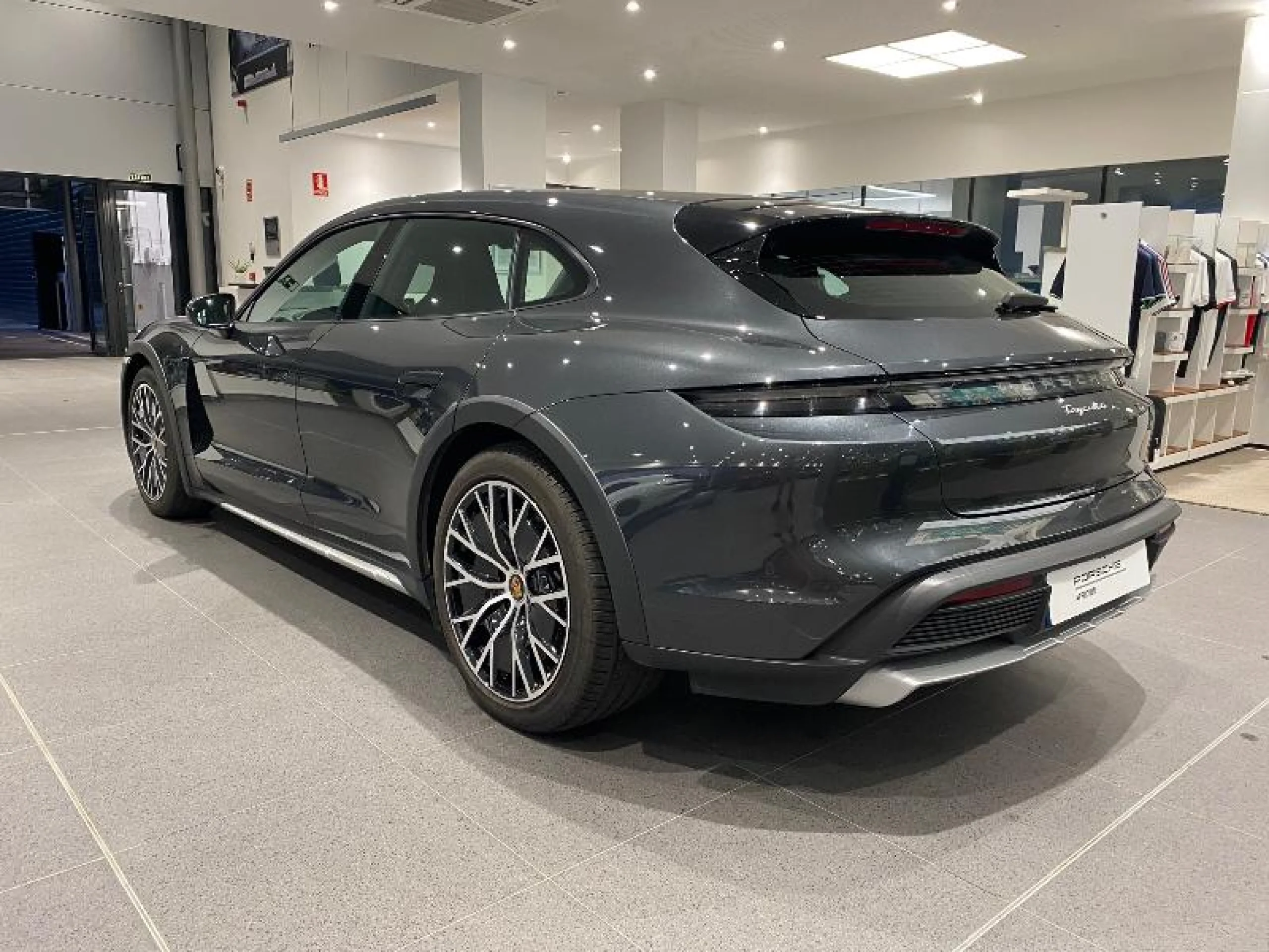 PORSCHE TAYCAN 4 CROSS TURISMO - Foto 3