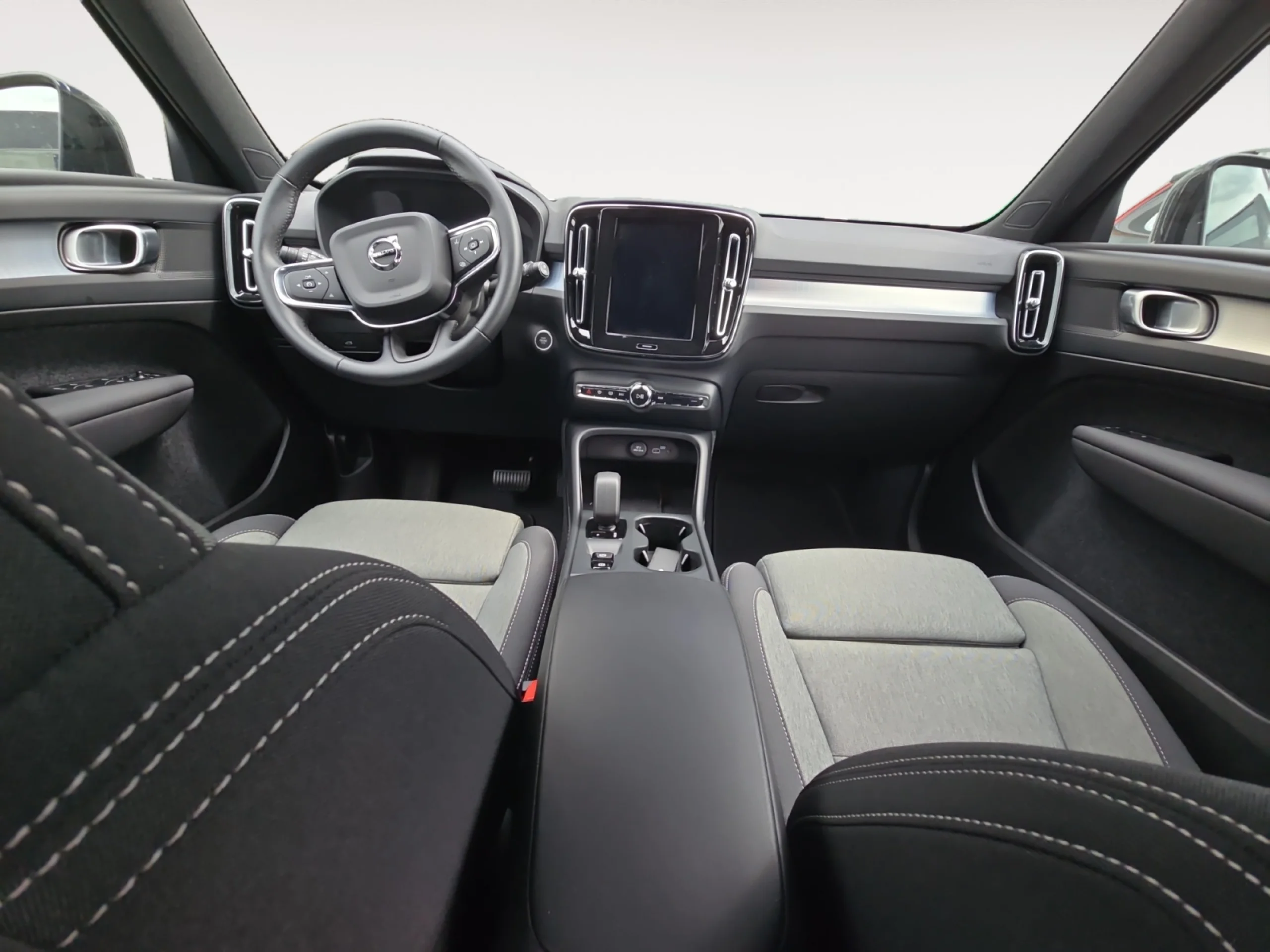 VOLVO XC40 2.0 B3 G CORE AUTO - Foto 4