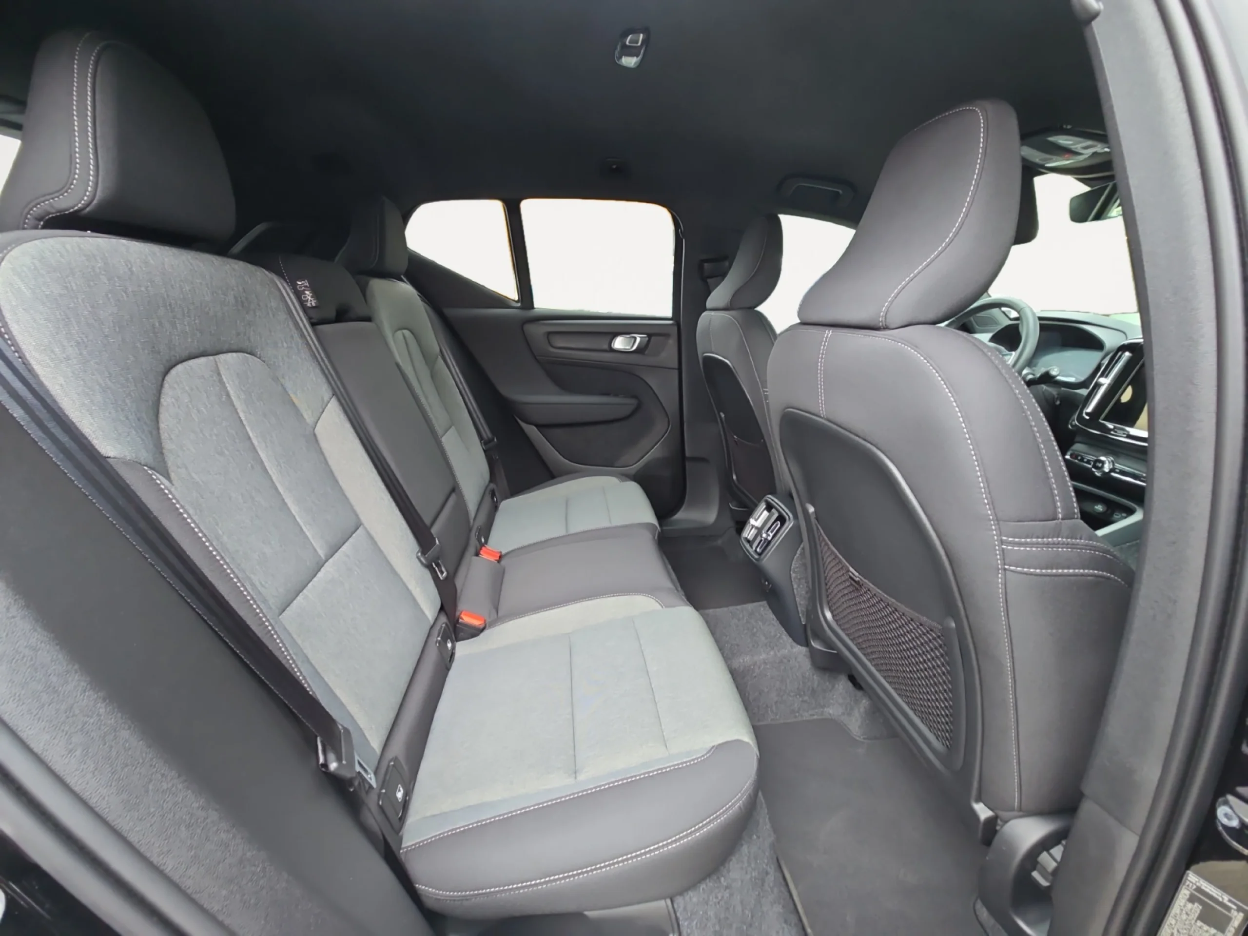 VOLVO XC40 2.0 B3 G CORE AUTO - Foto 6