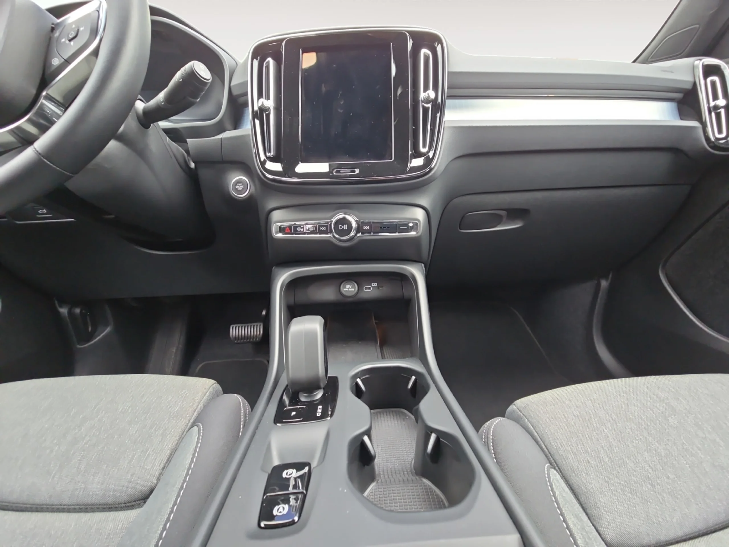VOLVO XC40 2.0 B3 G CORE AUTO - Foto 11