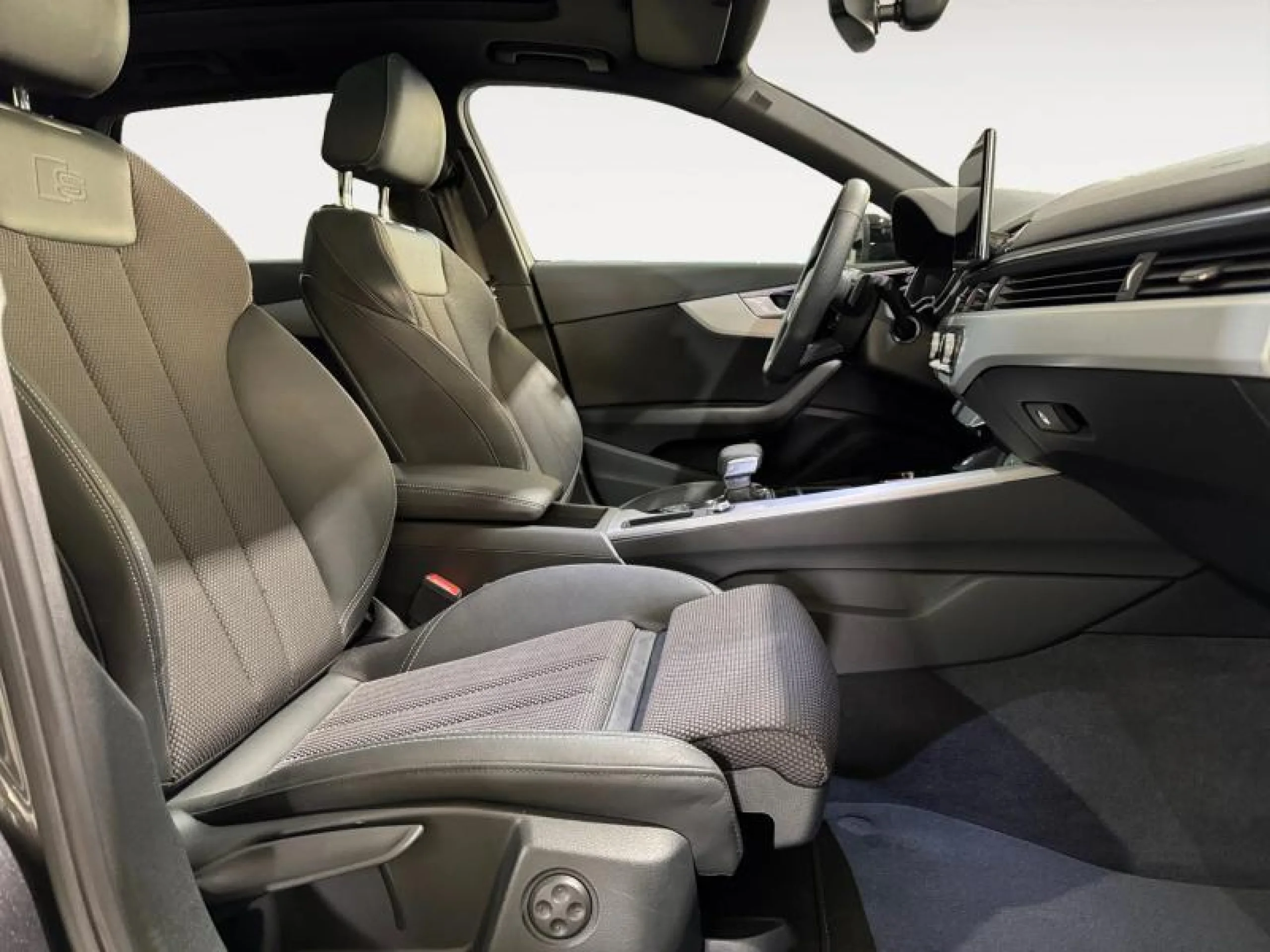 AUDI A4 AVANT BLACK LIMITED 35 TDI 120KW S TRON - Foto 8