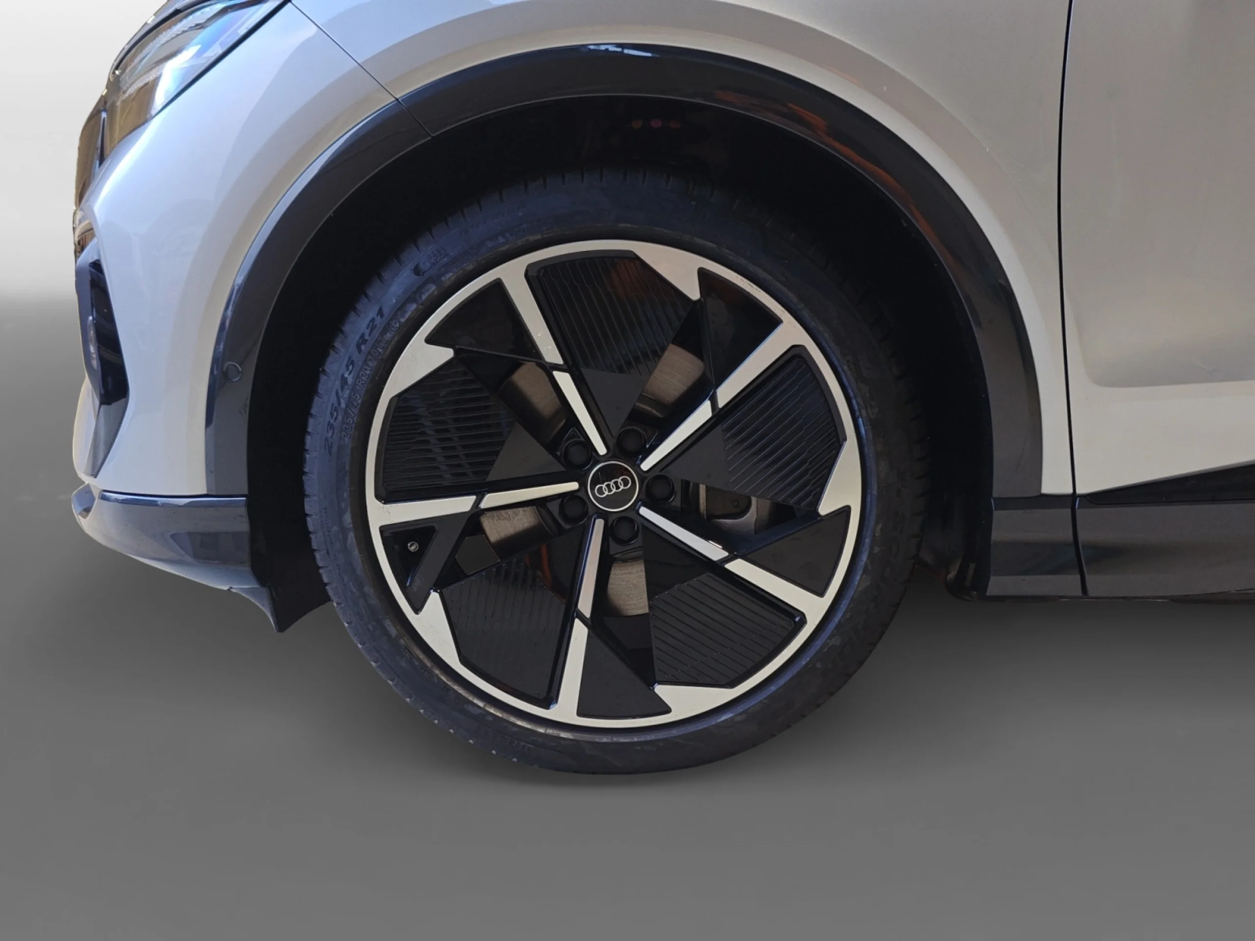 AUDI Q4 SPORTBACK E TRON BLACK LINE EDITION 40 E TRON 150KW 63KWH - Foto 8