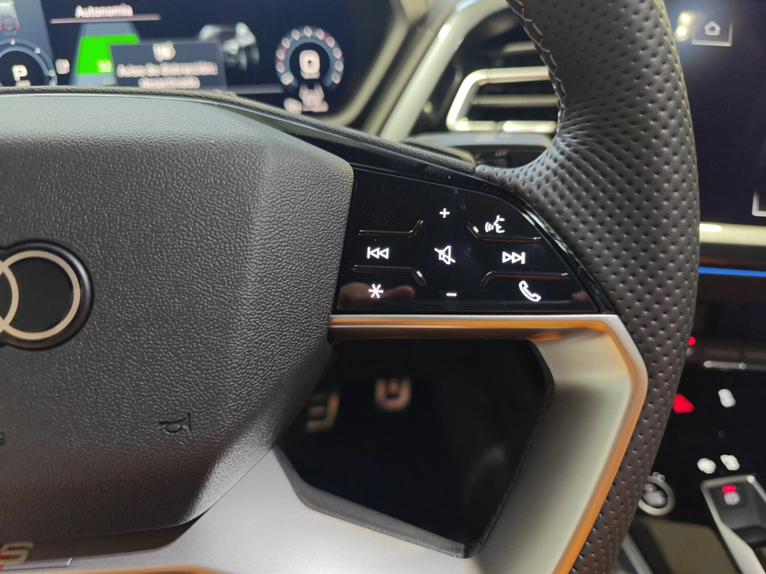 AUDI Q4 SPORTBACK E TRON BLACK LINE EDITION 40 E TRON 150KW 63KWH - Foto 10