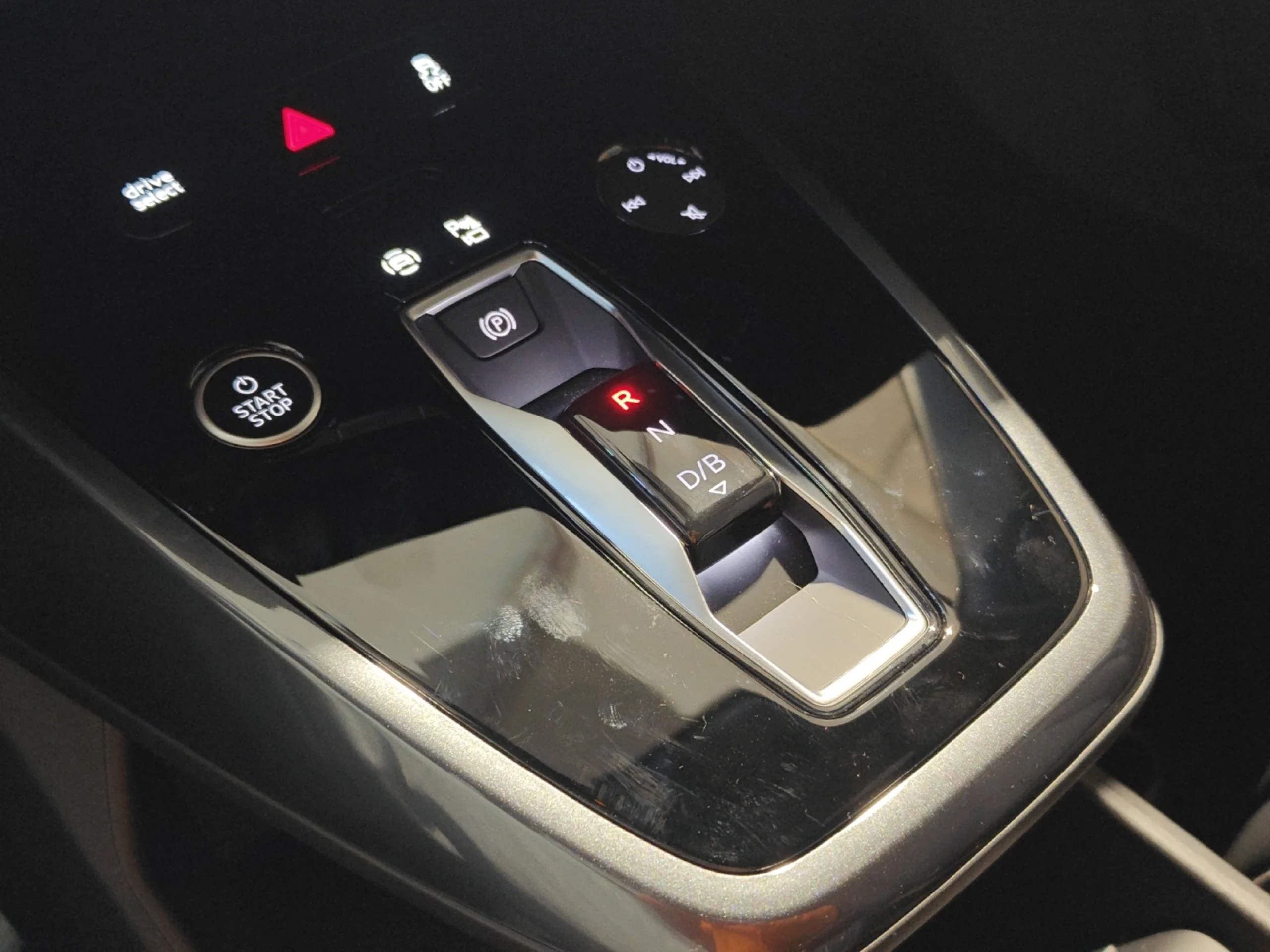 AUDI Q4 SPORTBACK E TRON BLACK LINE EDITION 40 E TRON 150KW 63KWH - Foto 17