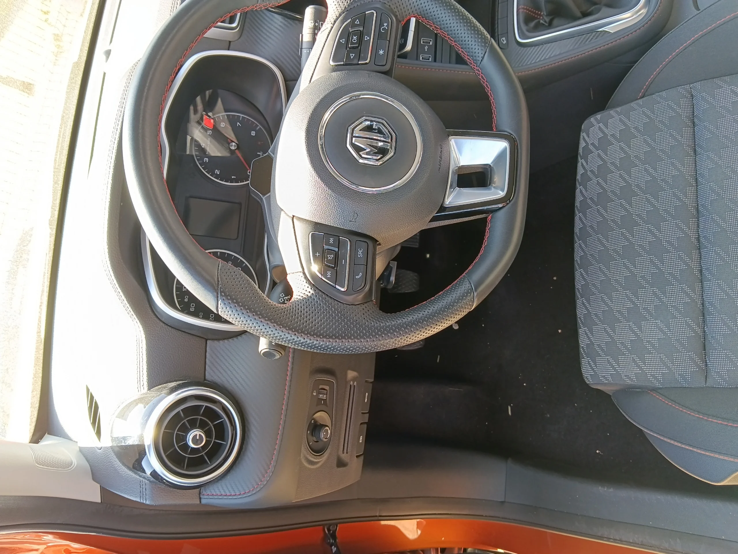 MG Zs 1.5 COMFORT - Foto 12