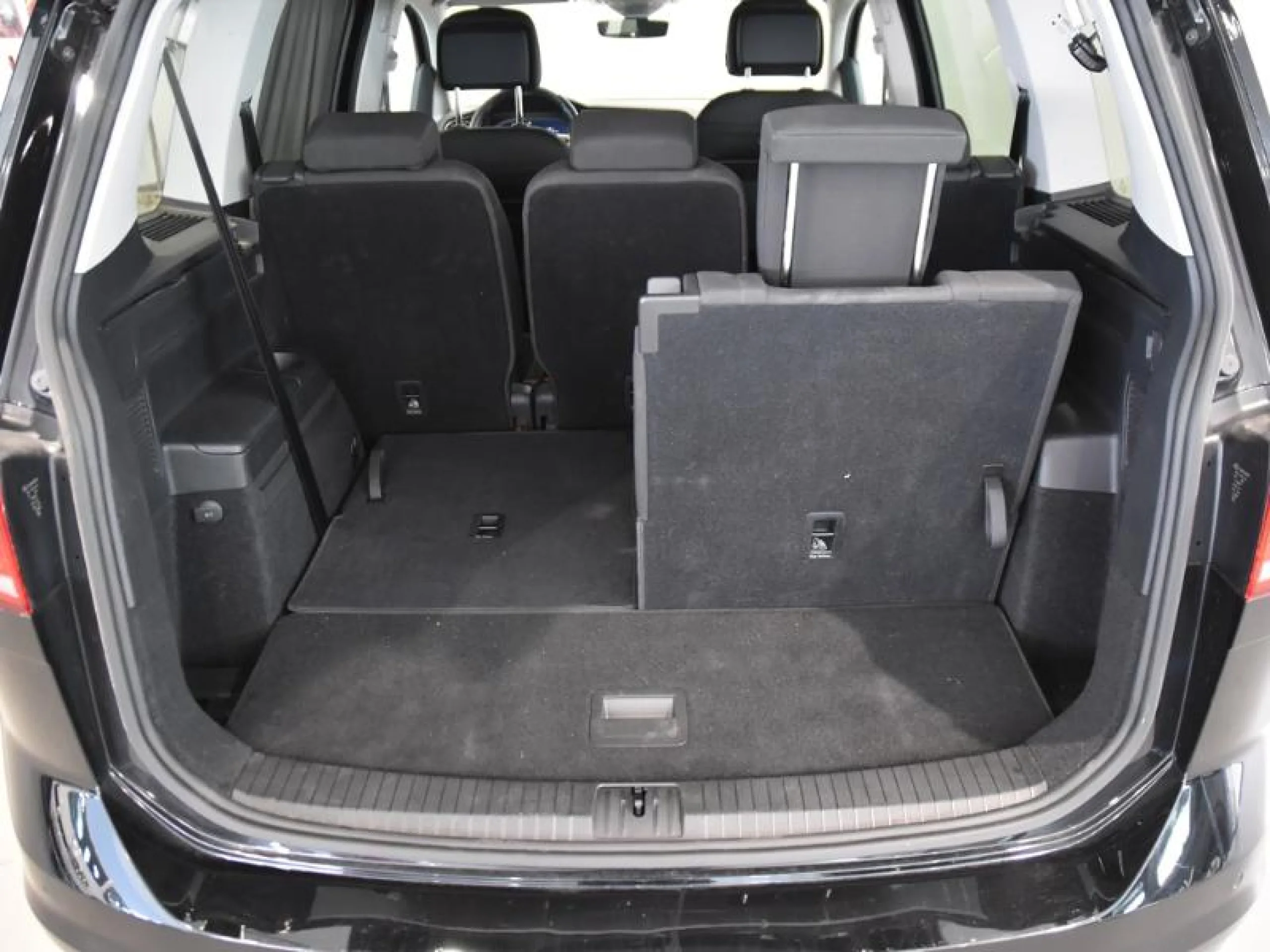 VOLKSWAGEN TOURAN ··MÁS·· 1.5 TSI 110KW (150CV) DSG - Foto 7