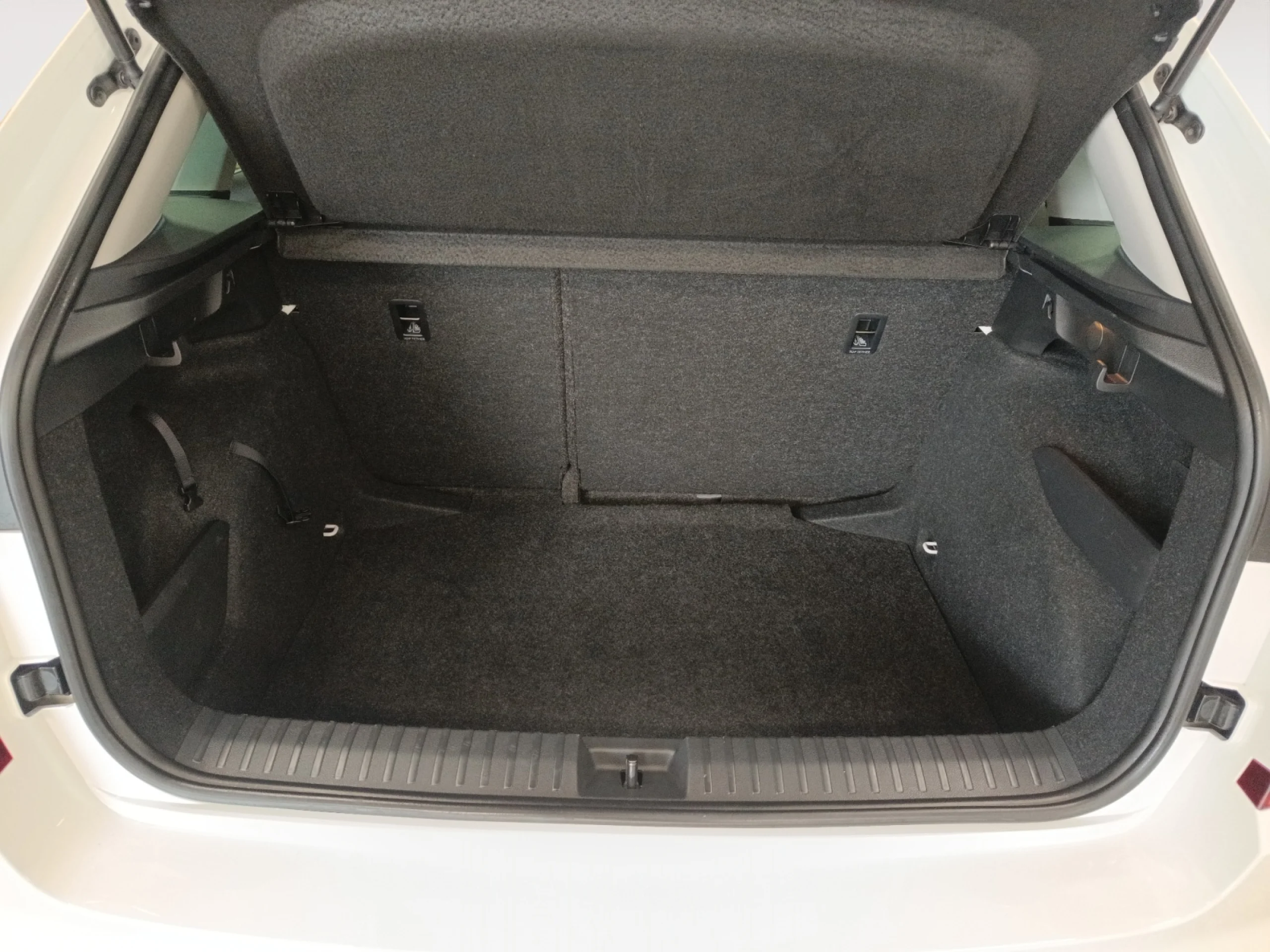 SKODA KAMIQ 1.0 TSI 70KW (95CV) EMOTION - Foto 8
