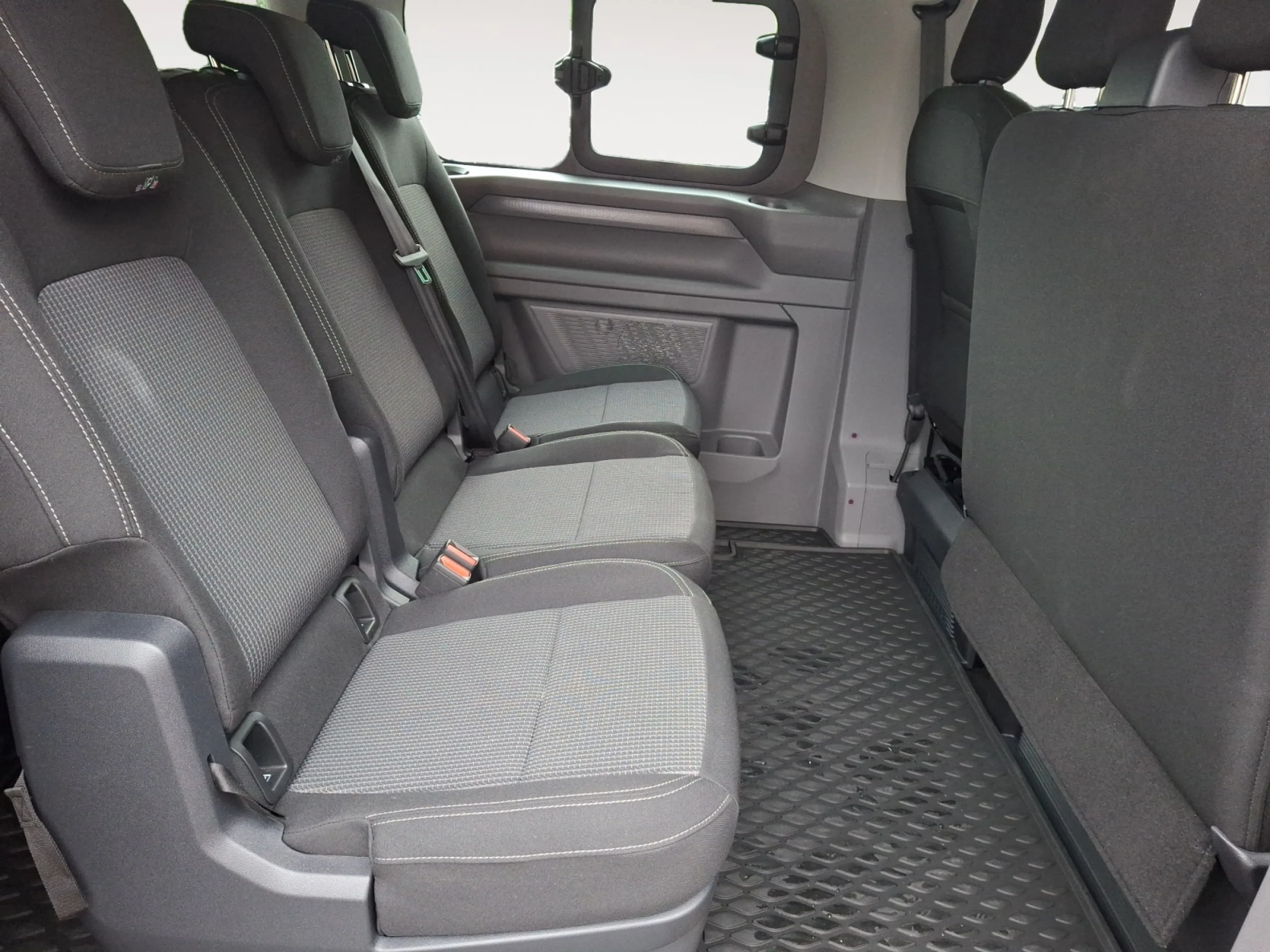 VW COMERCIALES CARAVELLE CARAVELLE   CARAVELLE  BATALLA CORTA  2.5 EHYBRID 171 KW (232 CV) CVT AUT. - Foto 6