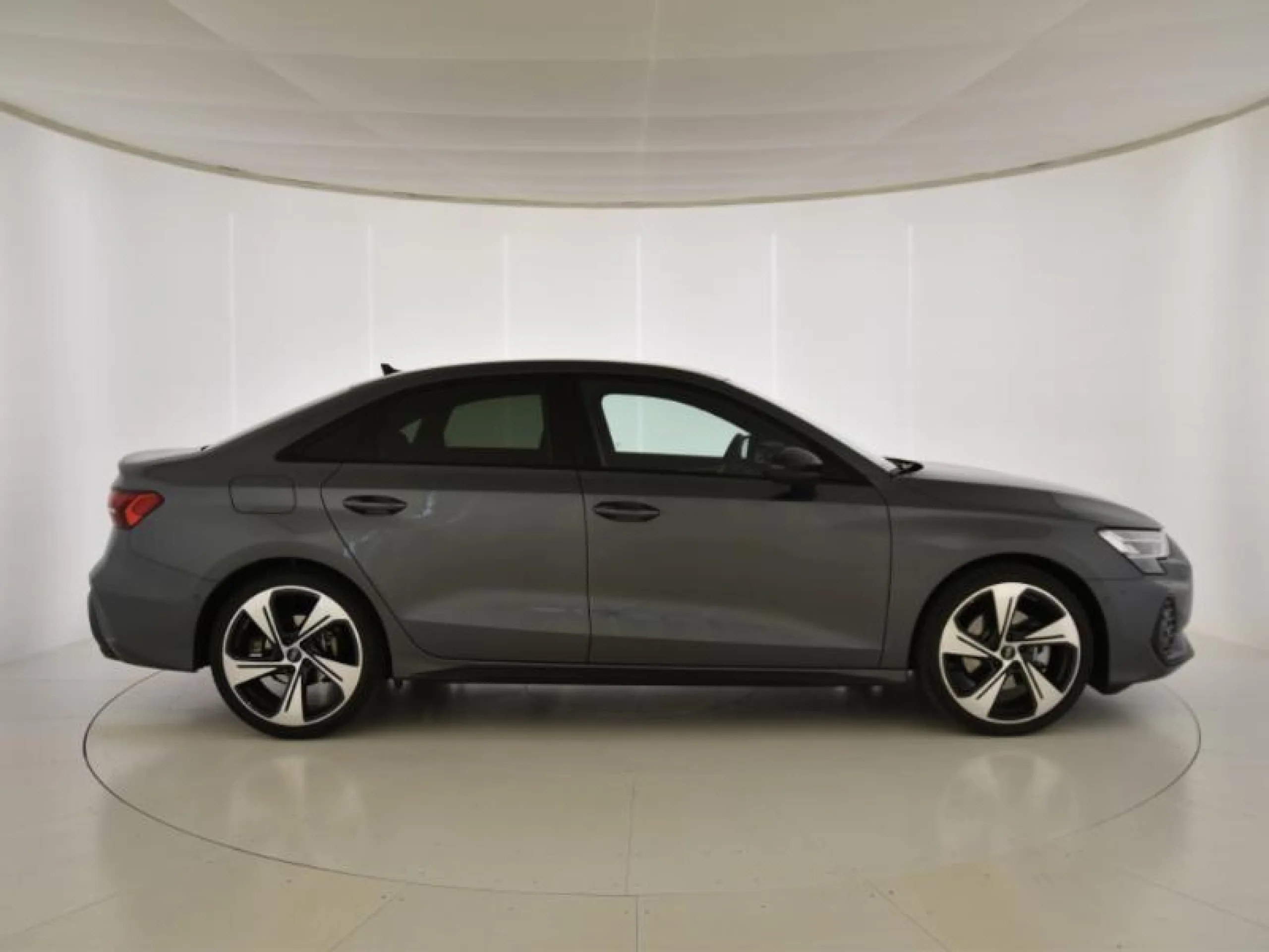 AUDI A3 SEDAN S LINE 35 TFSI 110KW S TRONIC - Foto 3