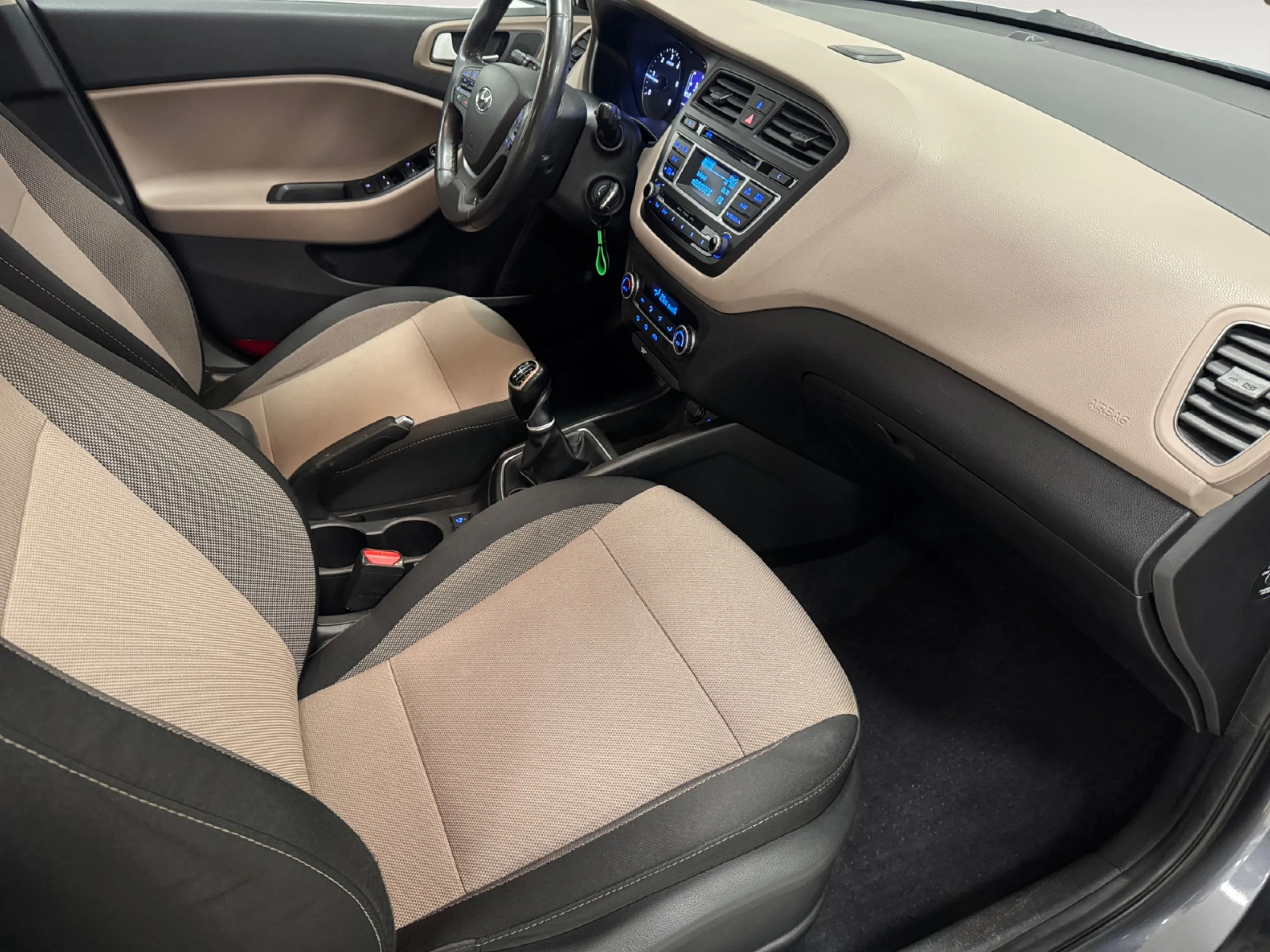 HYUNDAI I20 1.4 CRDI TECNO - Foto 5