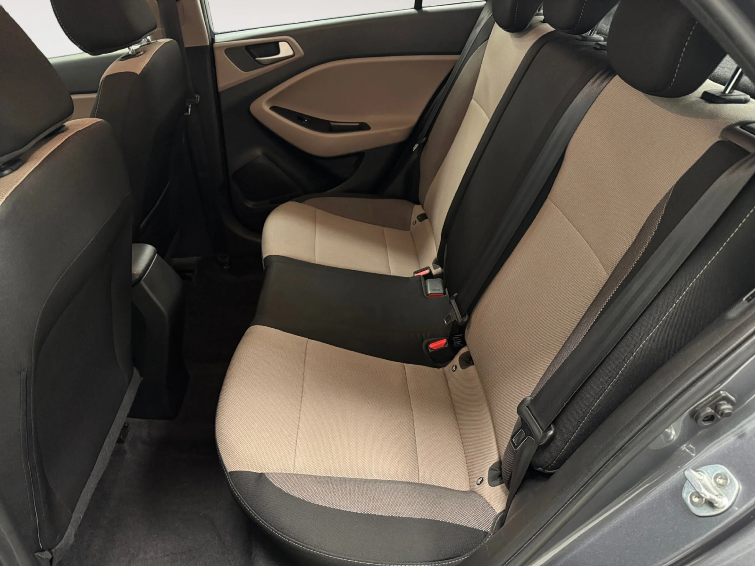 HYUNDAI I20 1.4 CRDI TECNO - Foto 6