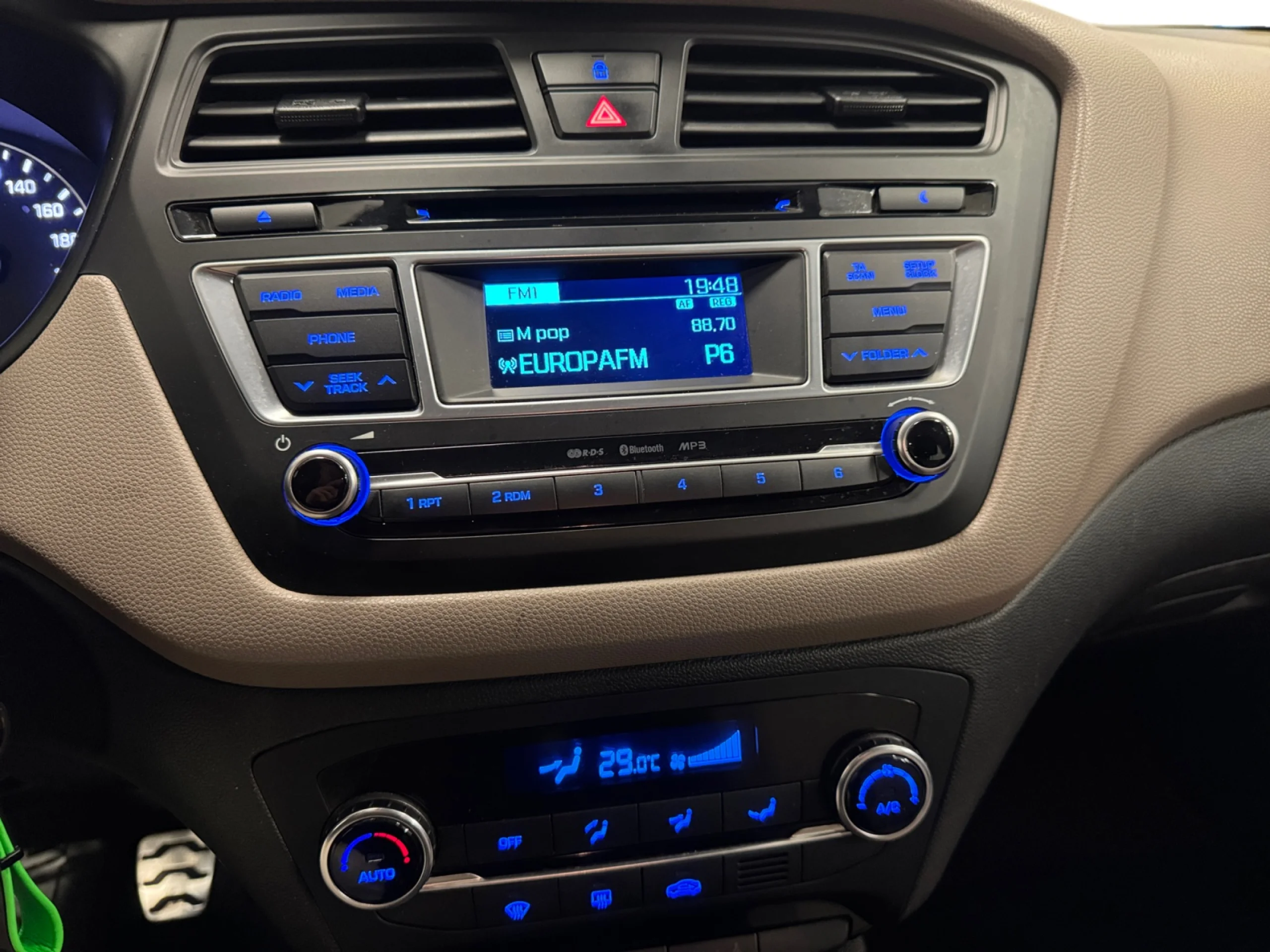 HYUNDAI I20 1.4 CRDI TECNO - Foto 9