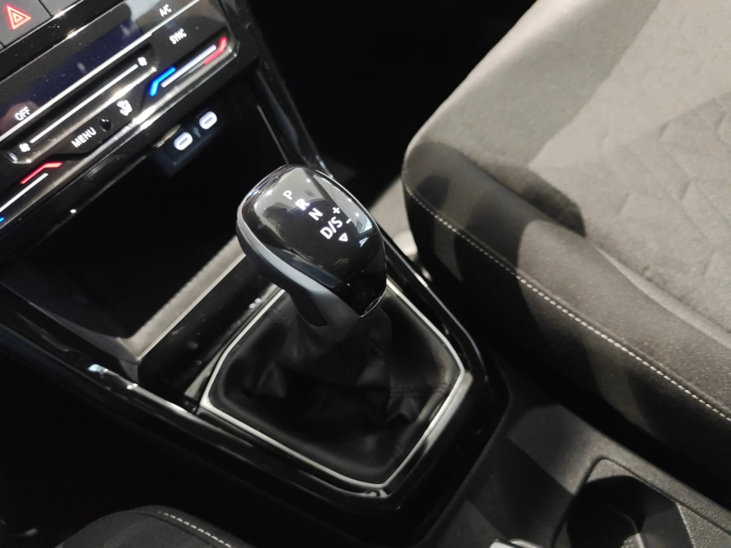 VOLKSWAGEN T CROSS LIFE 1.0 TSI 85KW (115CV) DSG - Foto 20