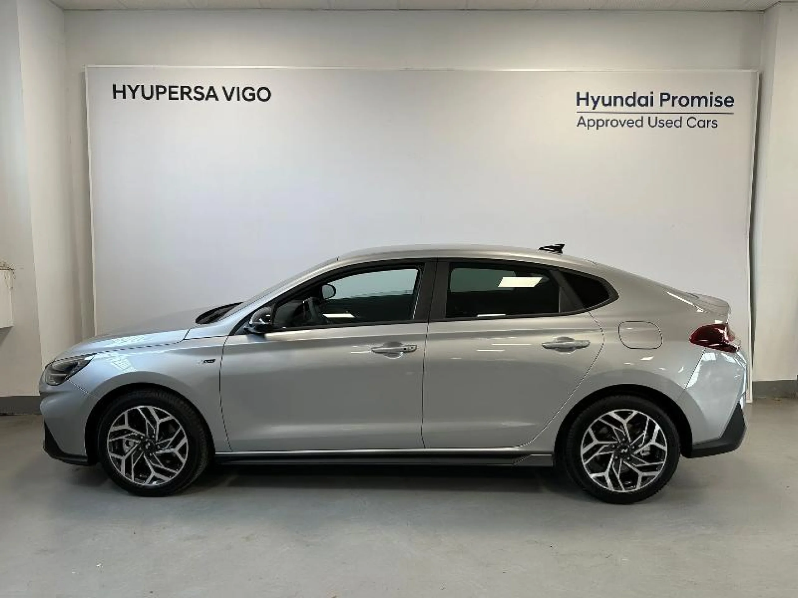 HYUNDAI I30 1.0 TGDI N LINE SE FASTBACK - Foto 3
