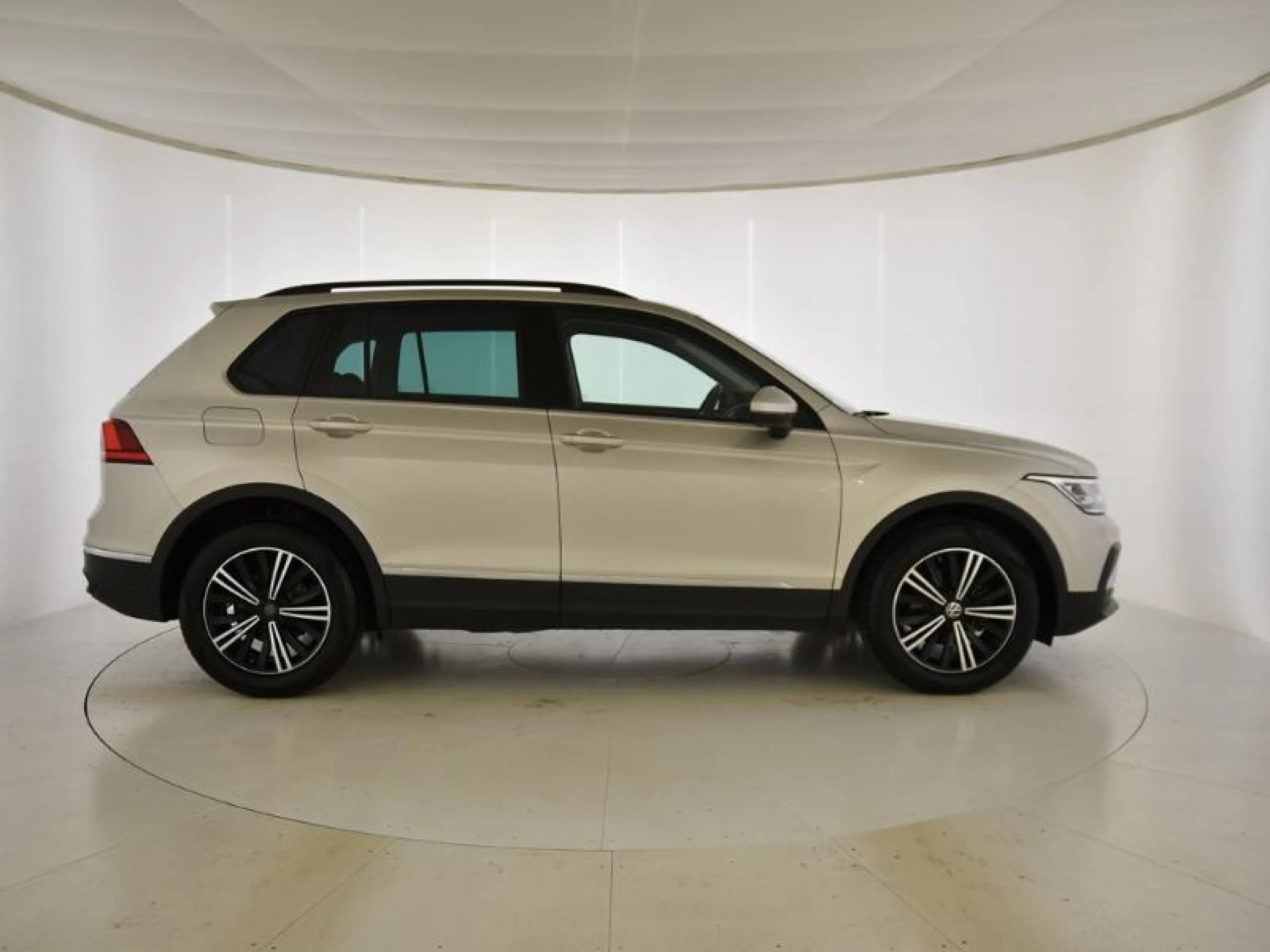 VOLKSWAGEN TIGUAN LIFE 1.5 TSI 110KW (150CV) - Foto 2