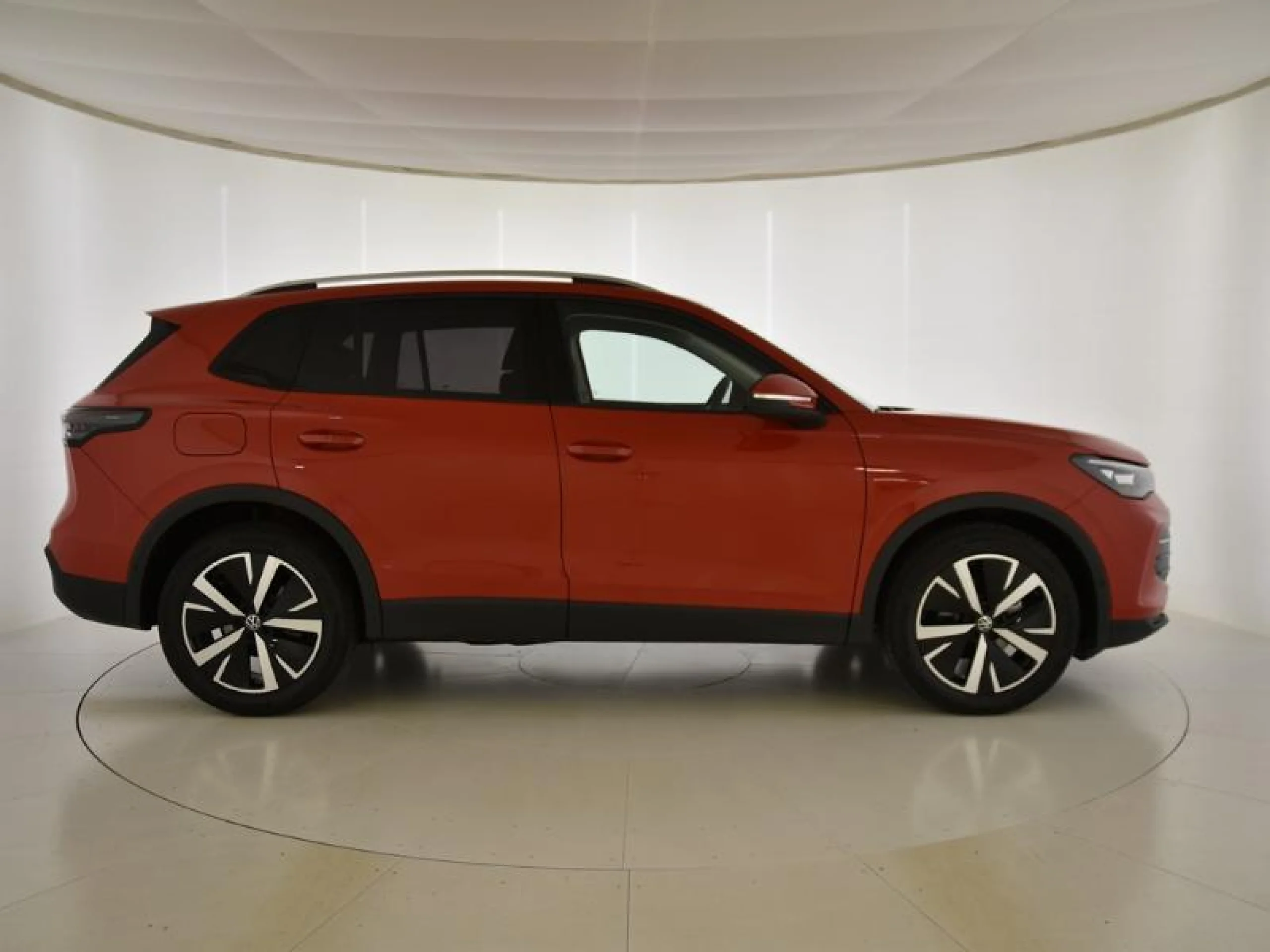 VOLKSWAGEN TIGUAN TIGUAN MÁS 1.5 ETSI 110 KW (150 CV)  AUTOMÁTICO DSG 7 VEL. - Foto 3