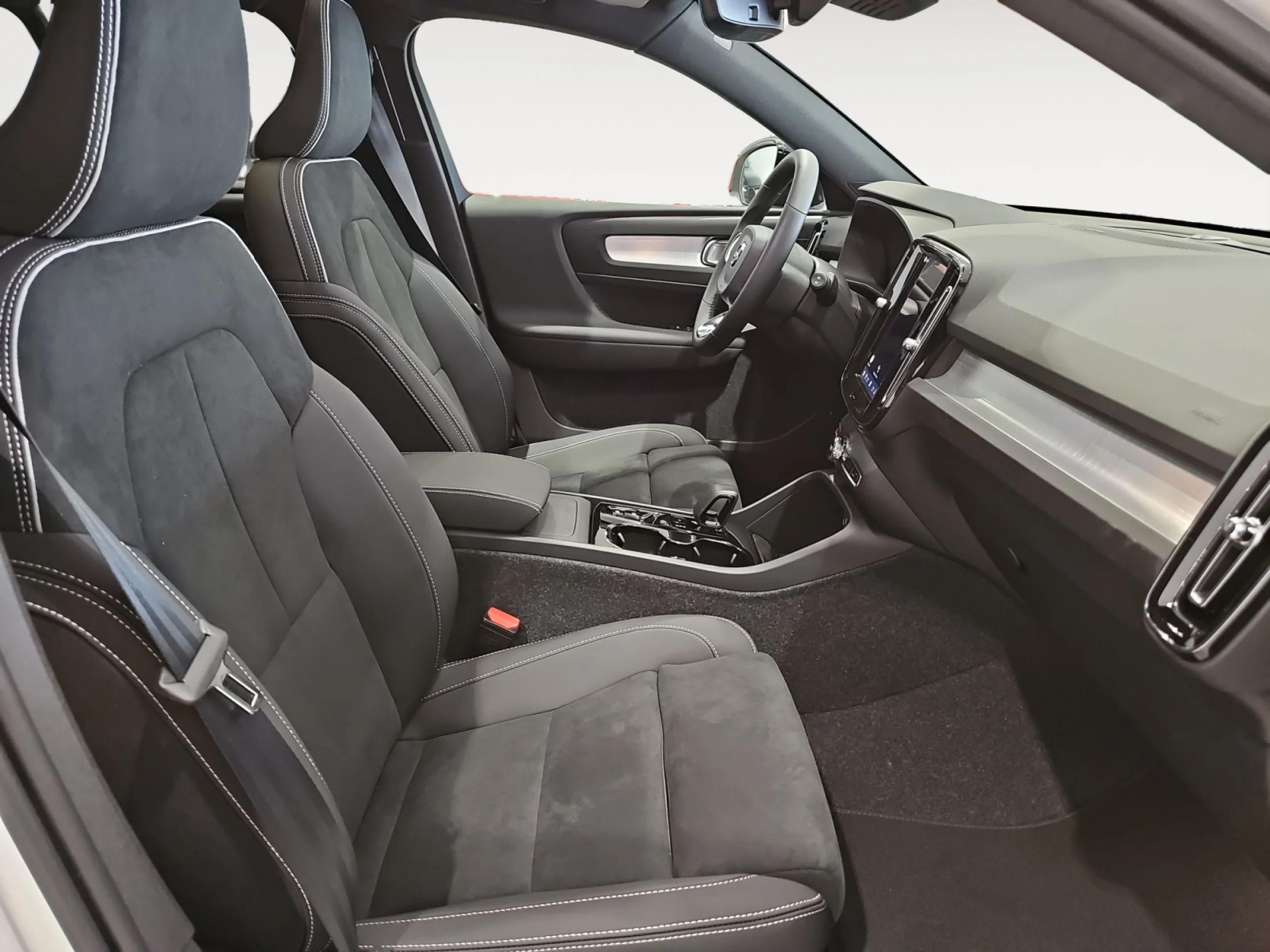 VOLVO XC40 2.0 B3 G PLUS DARK AUTO - Foto 5