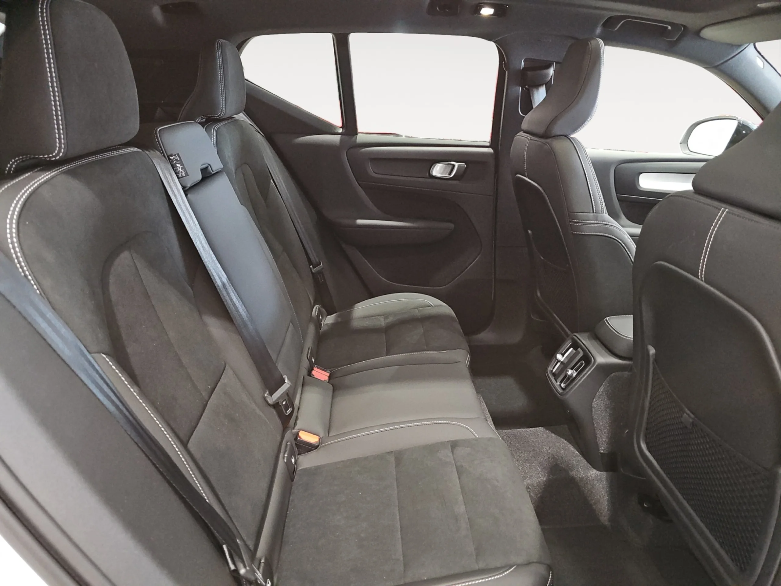 VOLVO XC40 2.0 B3 G PLUS DARK AUTO - Foto 6