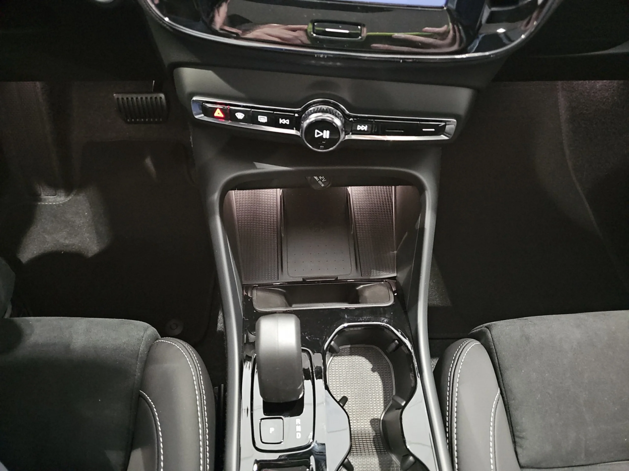 VOLVO XC40 2.0 B3 G PLUS DARK AUTO - Foto 11