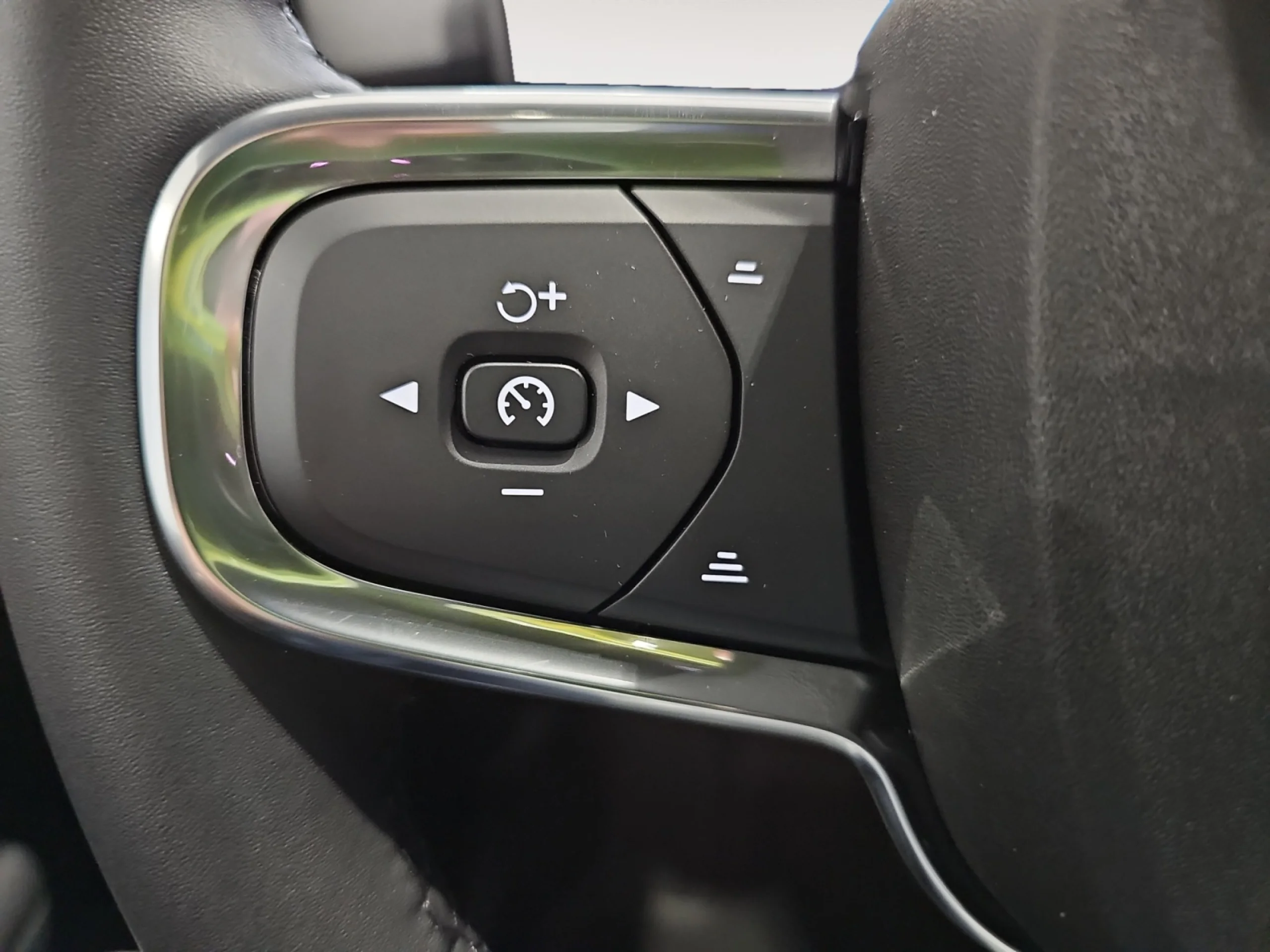 VOLVO XC40 2.0 B3 G PLUS DARK AUTO - Foto 12