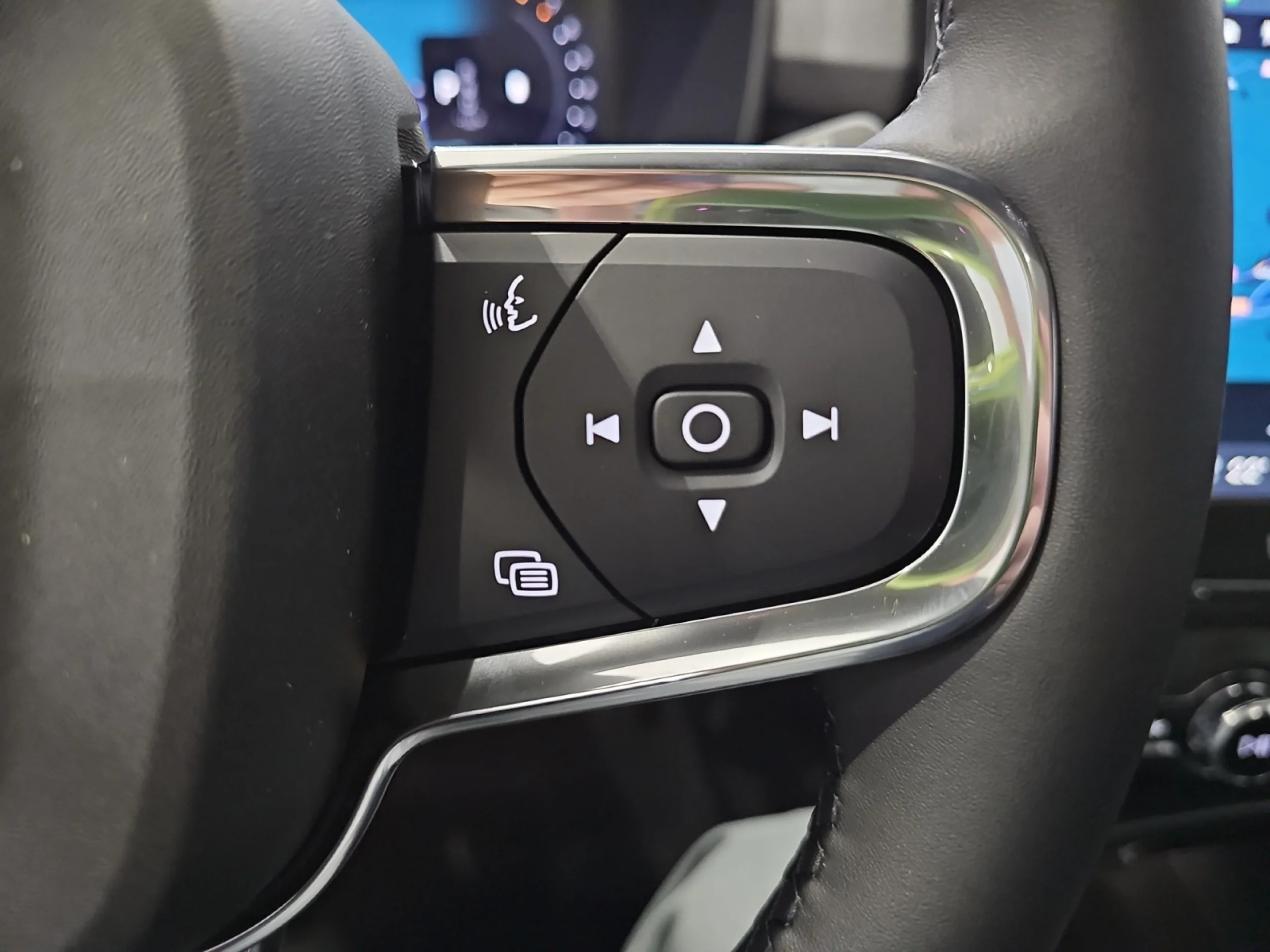 VOLVO XC40 2.0 B3 G PLUS DARK AUTO - Foto 13