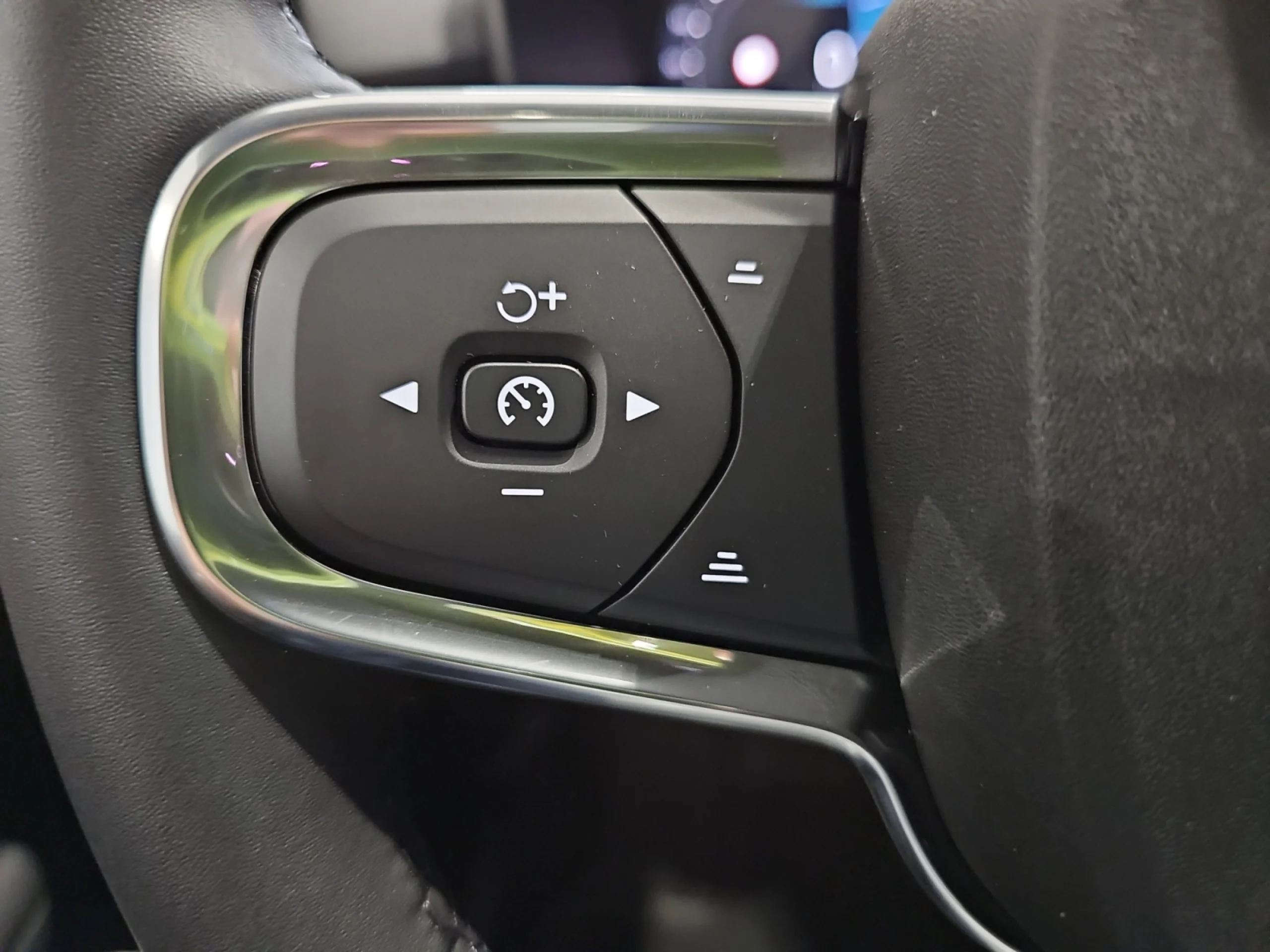 VOLVO XC40 2.0 B3 G PLUS DARK AUTO - Foto 12