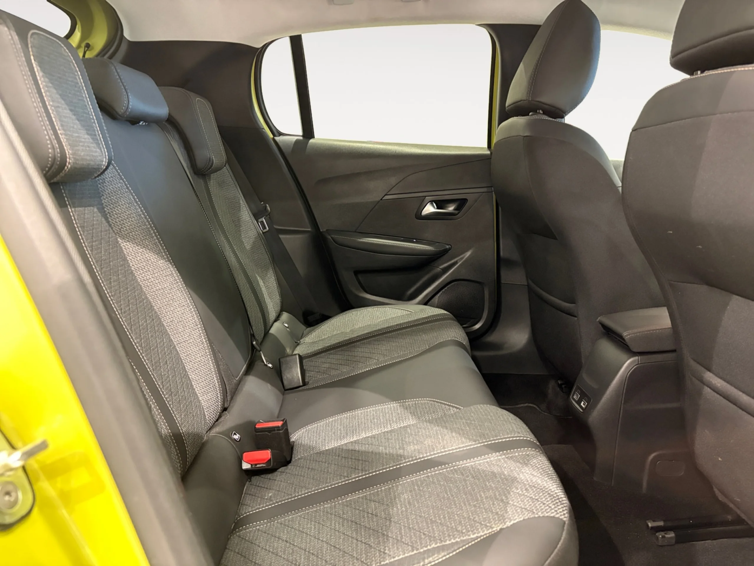 PEUGEOT 208 ALLURE HYBRID 110 EDCS6 - Foto 6