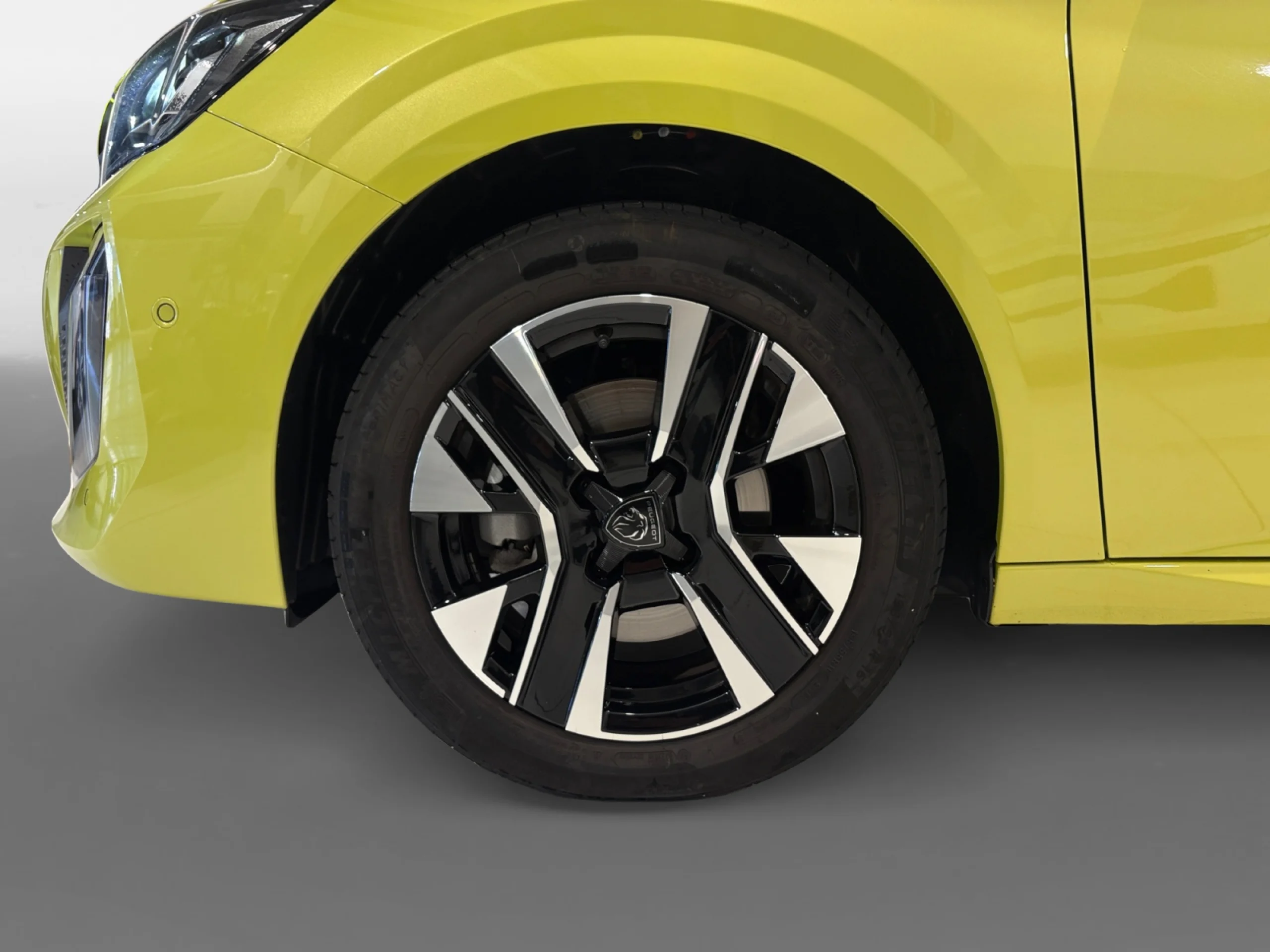 PEUGEOT 208 ALLURE HYBRID 110 EDCS6 - Foto 9