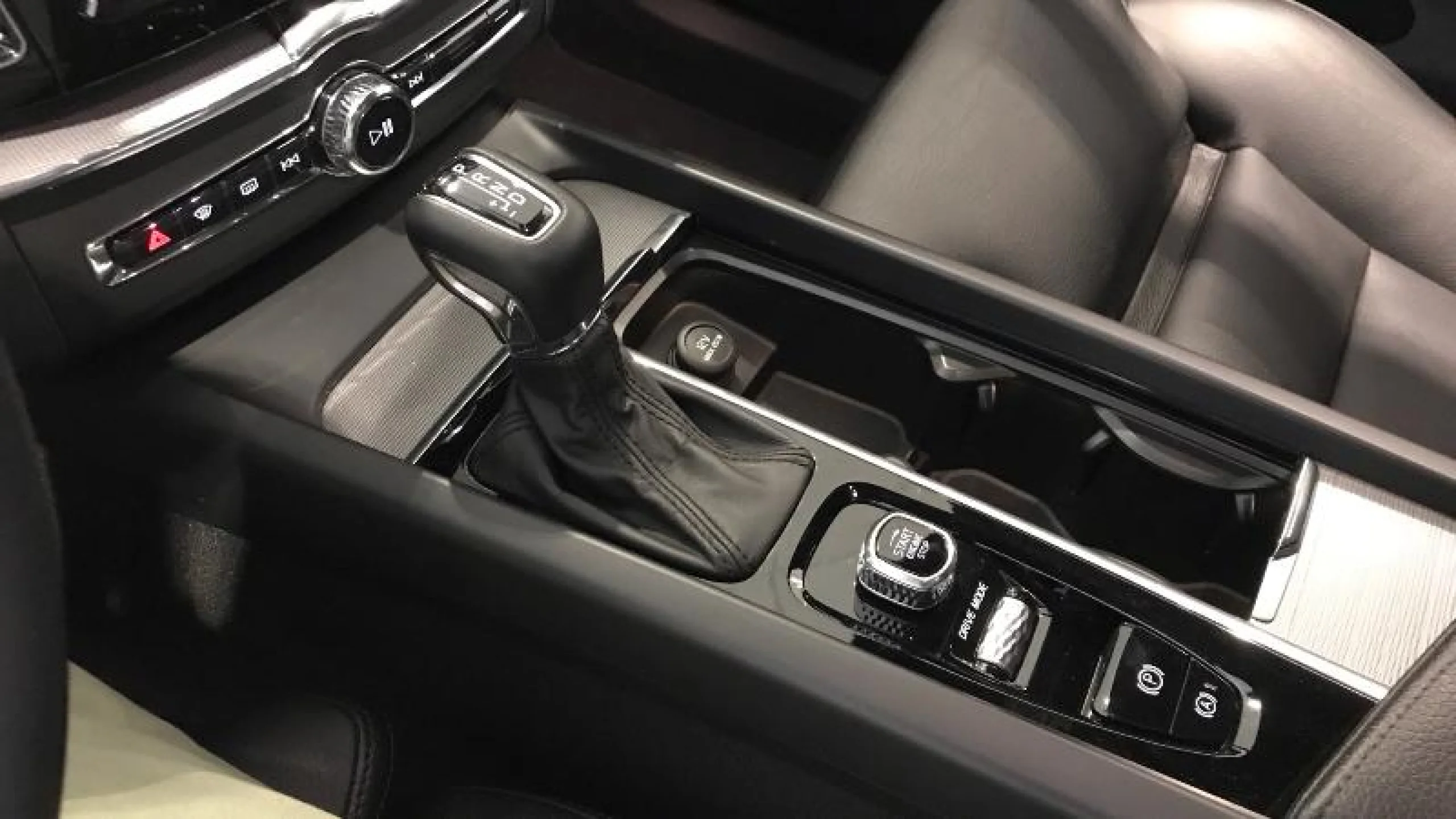 VOLVO XC60 2.0 D4 INSCRIPTION AUTO - Foto 16