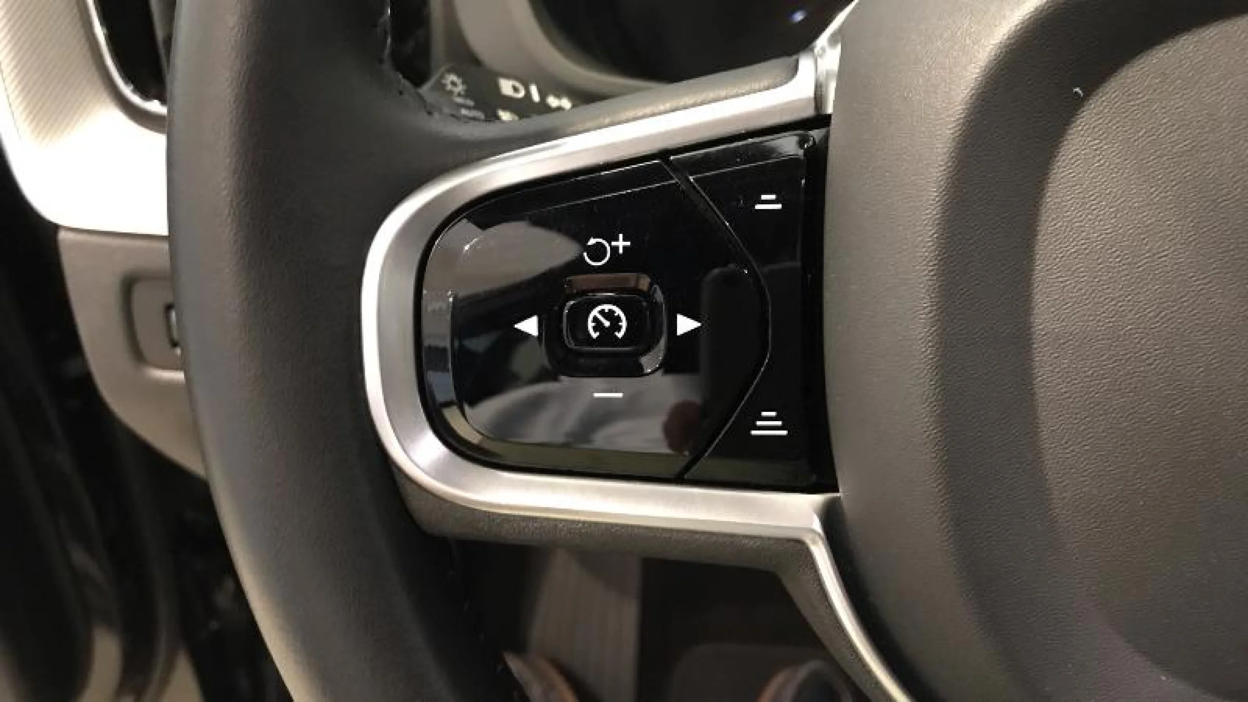 VOLVO XC60 2.0 D4 INSCRIPTION AUTO - Foto 17