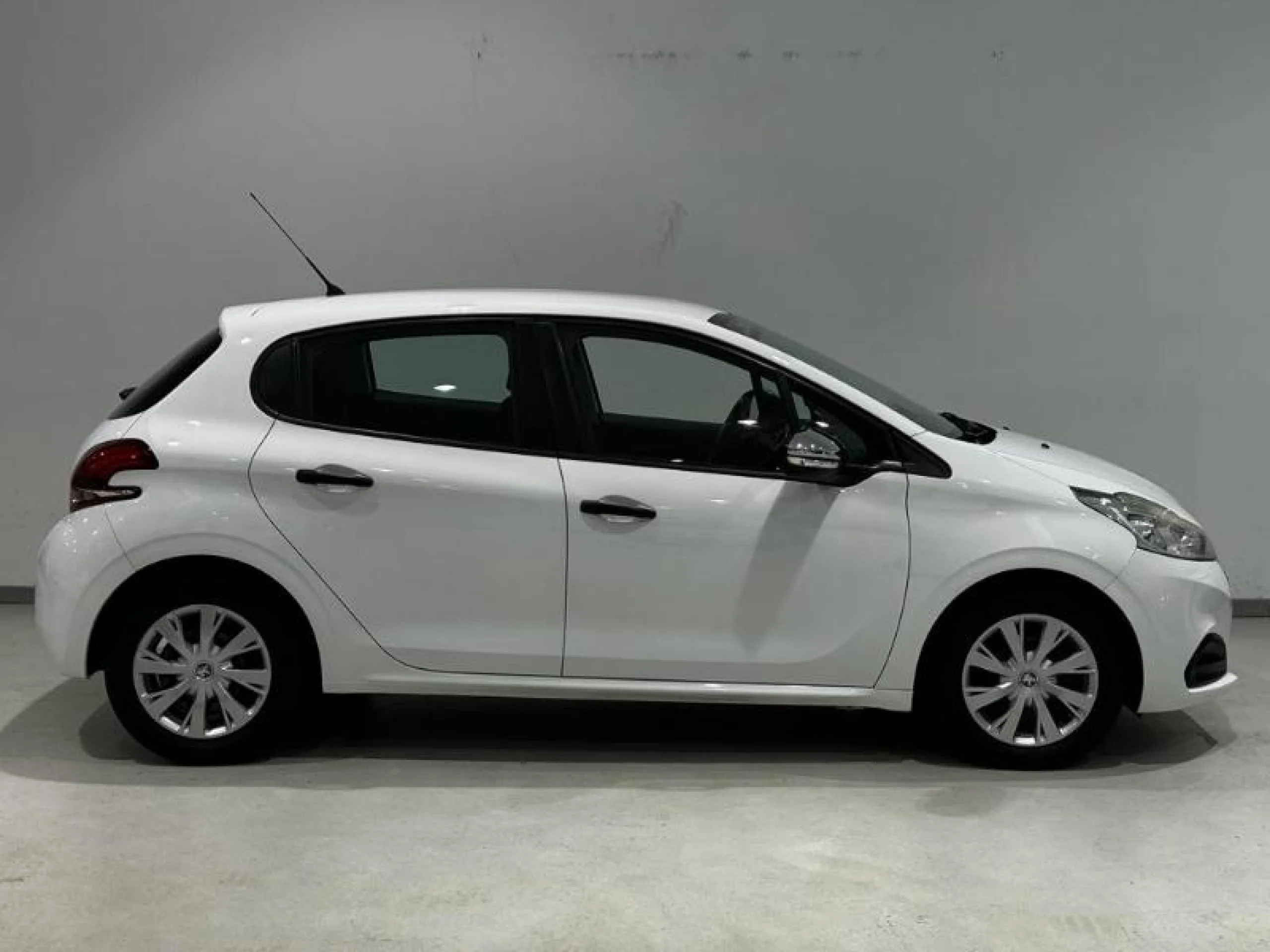 PEUGEOT 208 5P ACCESS 1.6 BLUEHDI 75 - Foto 3