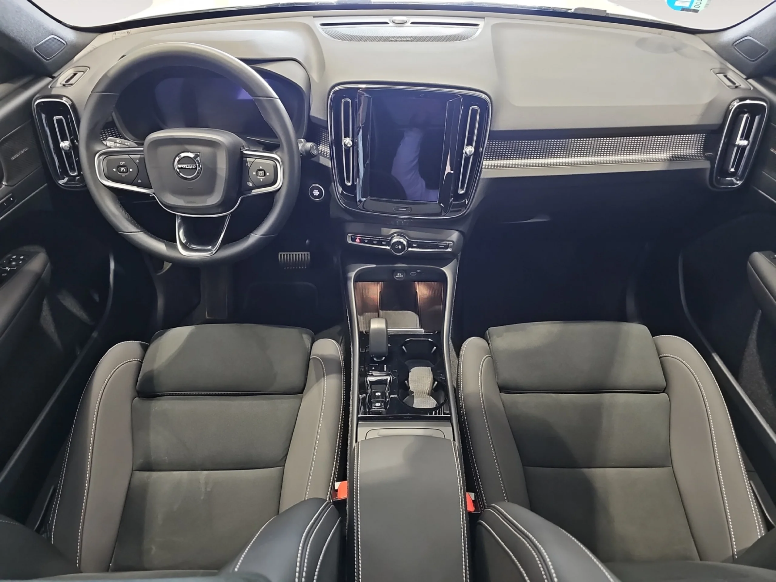 VOLVO XC40 2.0 B4 G PLUS DARK AUTO - Foto 4