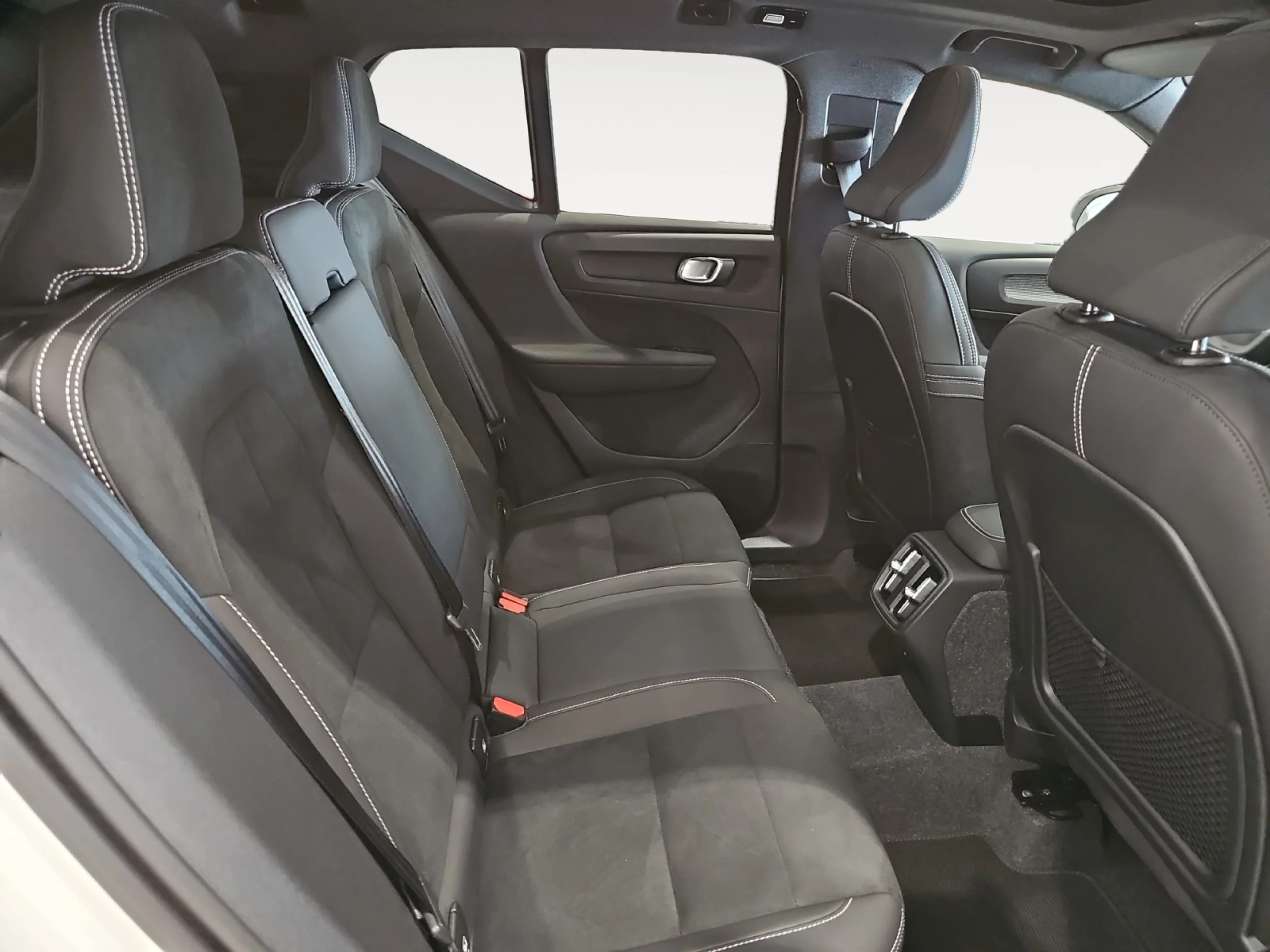 VOLVO XC40 2.0 B4 G PLUS DARK AUTO - Foto 6